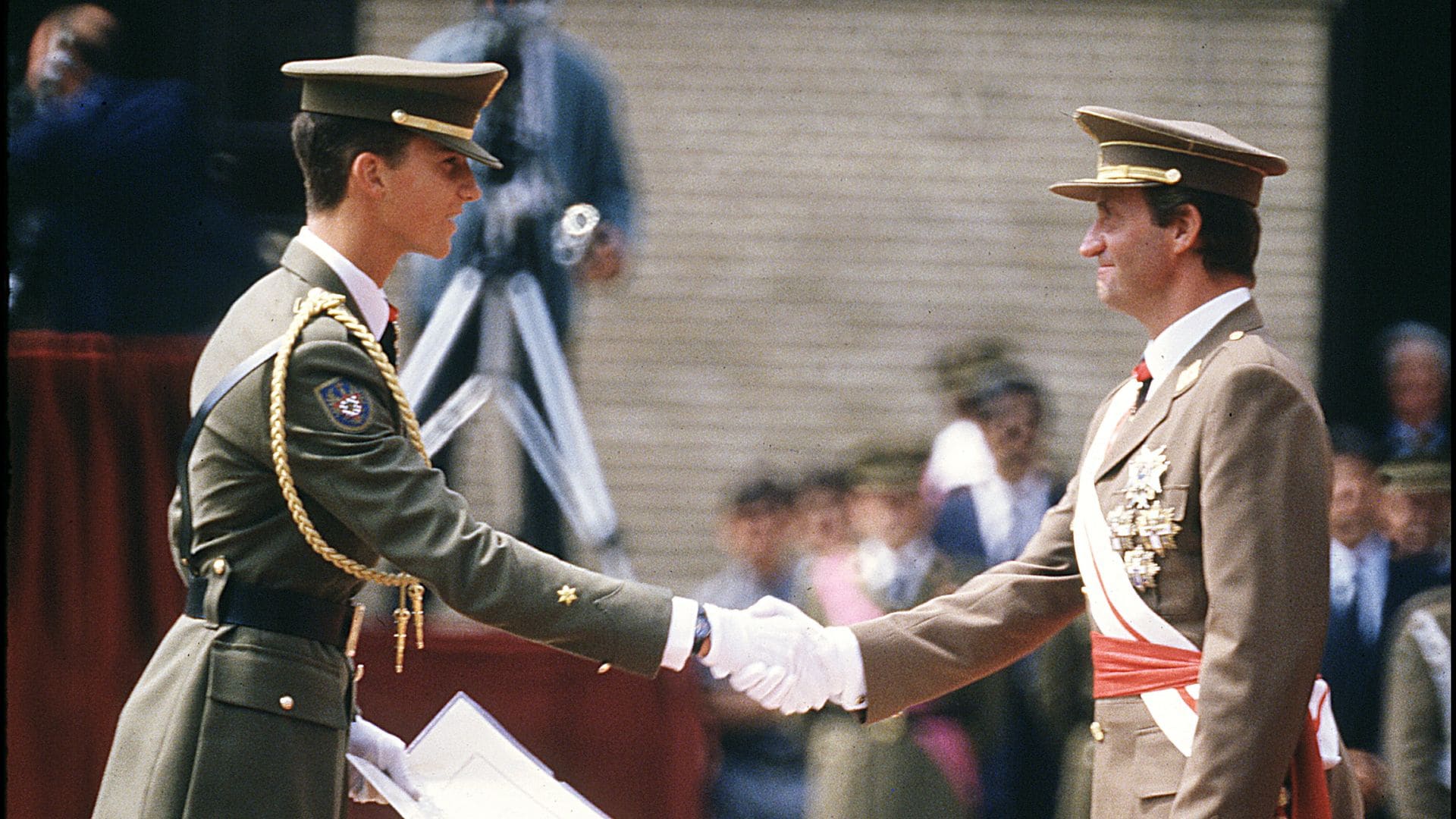 Recordamos la fiesta privada con la que don Felipe celebró hace 38 años su primer título militar