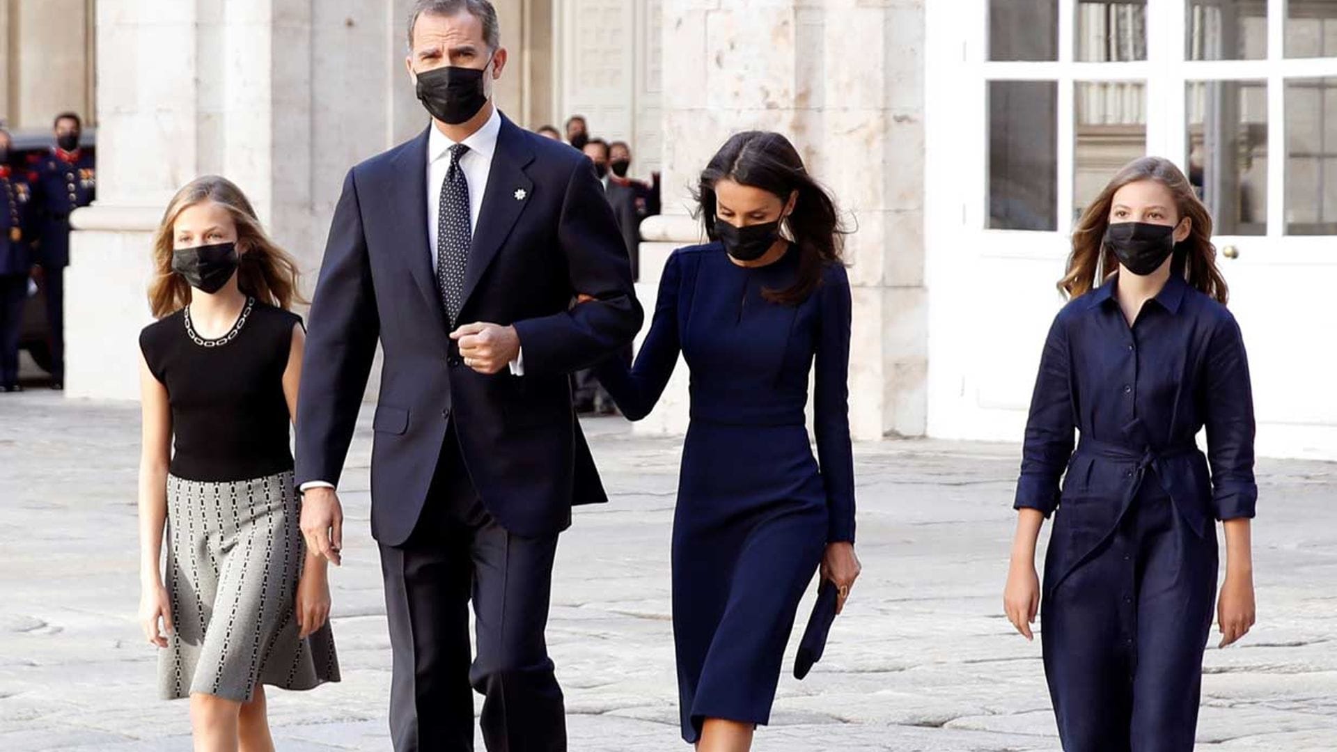 Los Reyes, junto a sus hijas, presiden en el Palacio Real el homenaje de Estado a las víctimas del coronavirus