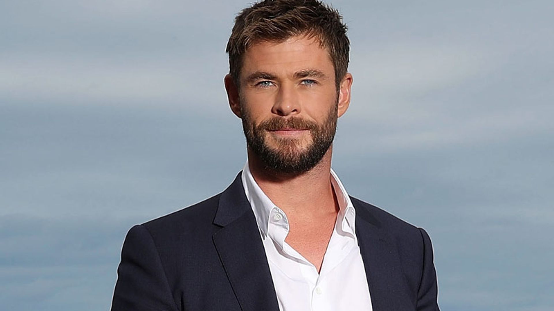 El curioso cambio de 'look' estilo retro de Chris Hemsworth