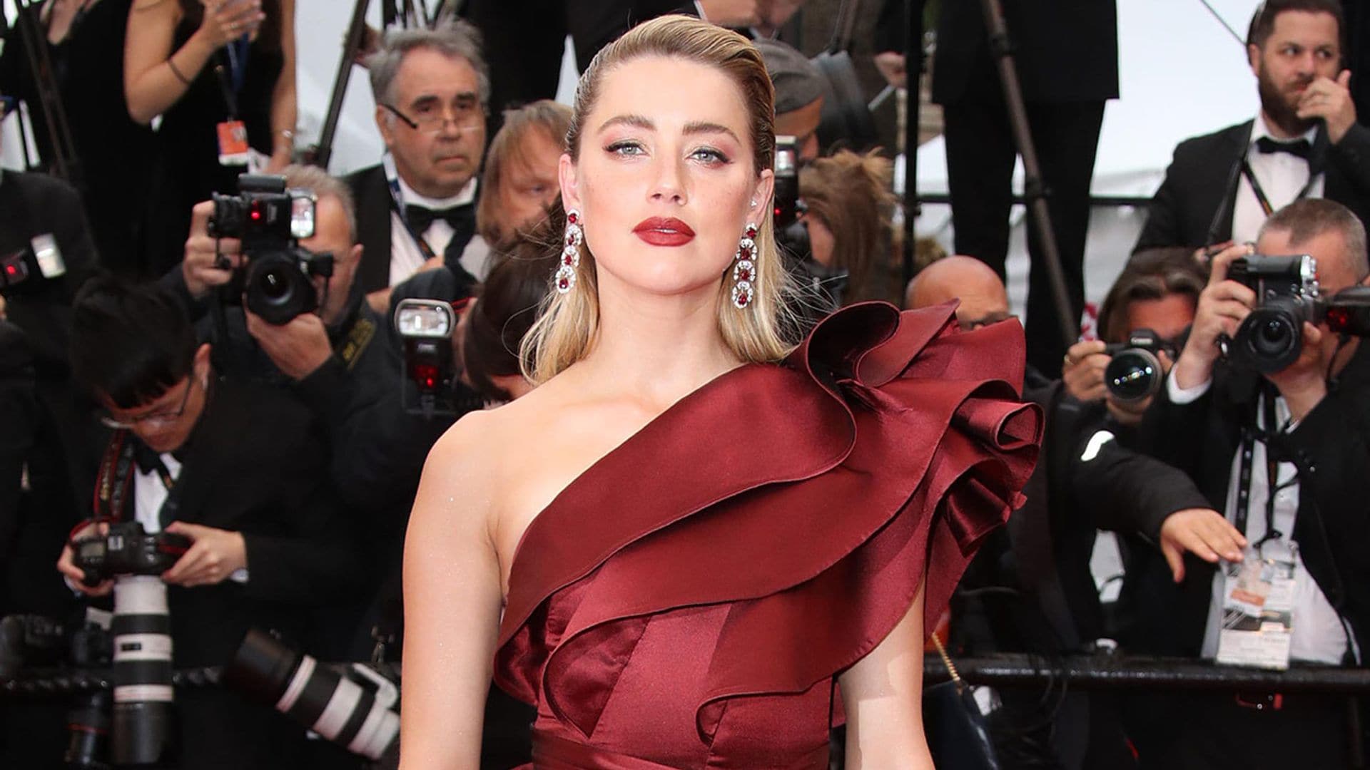 Ya hay fecha para la reaparición pública de Amber Heard y lo hará junto a un actor español
