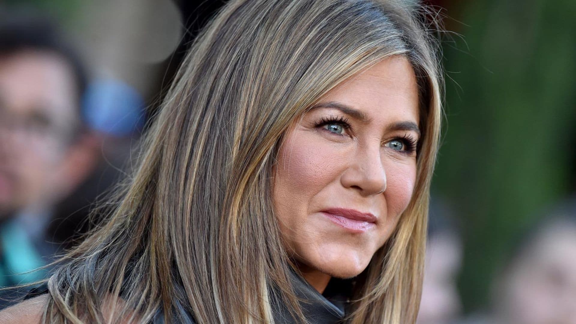 El de Jennifer Aniston y otros trucos antiencrespamiento perfectos para lucir pelazo en verano