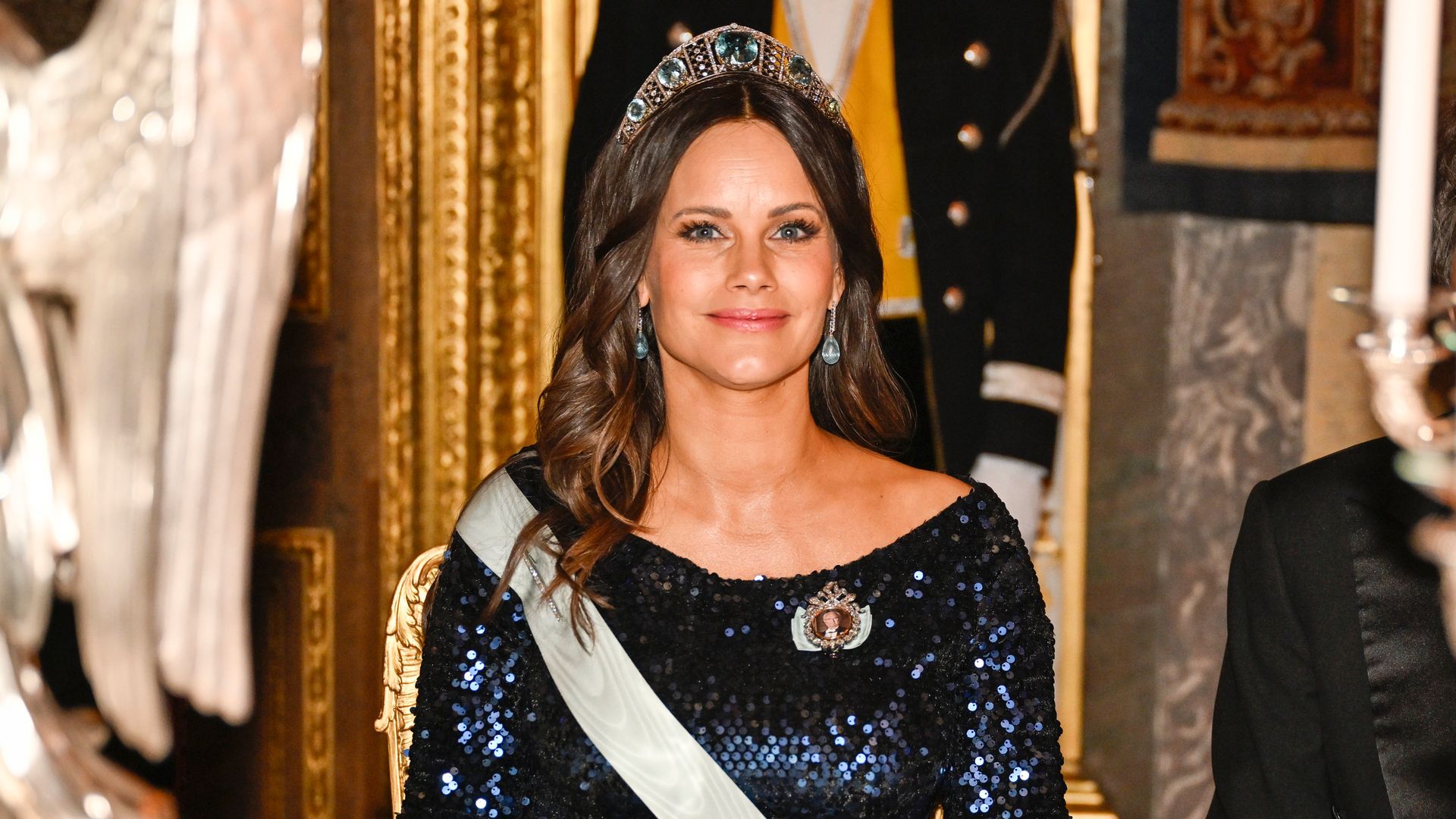 Sofia de Suecia pide prestado a su cuñada un vestido premamá de lentejuelas y estrena la tiara Aquamarine Kokoshnik