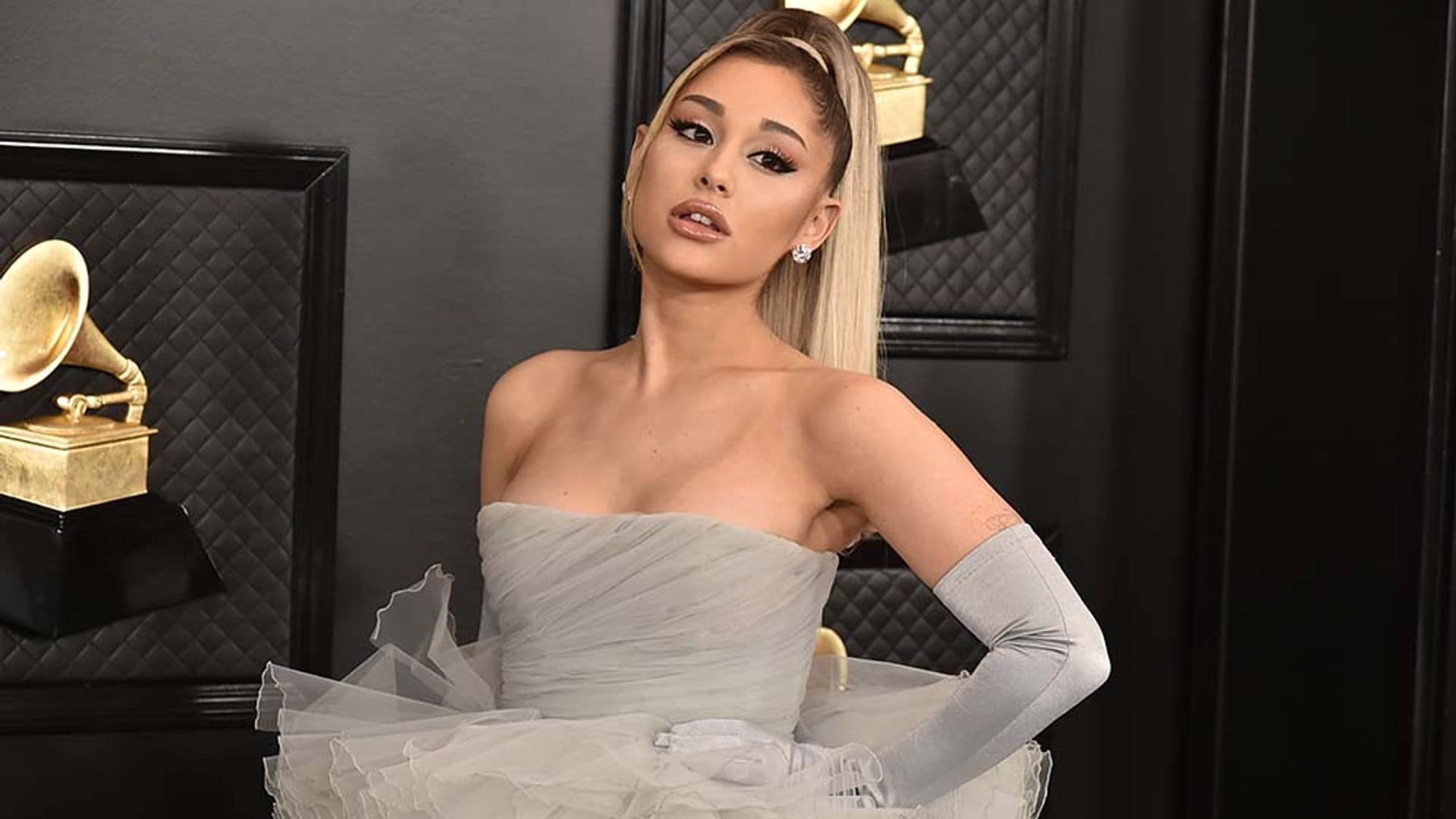 Cambio de look y vestido 'vintage': Ariana Grande reaparece con un estilo totalmente renovado