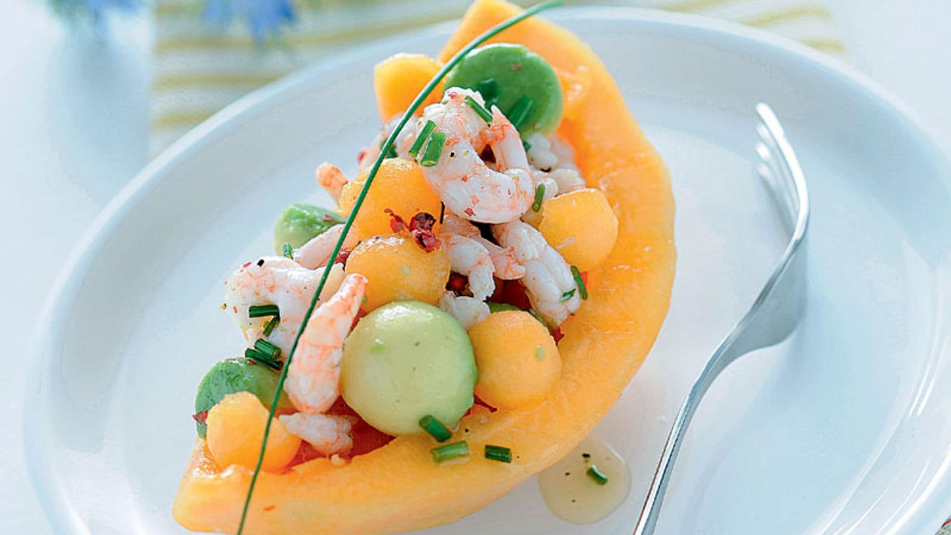 Melón con aguacate y gambas