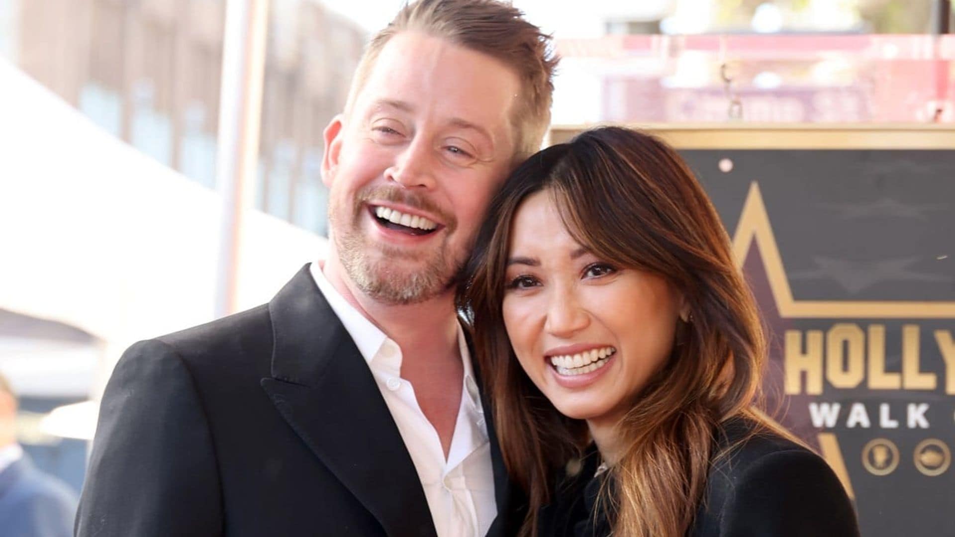 Las emocionantes palabras de Macaulay Culkin a su pareja Brenda Song al recibir su estrella en el Paseo de la Fama