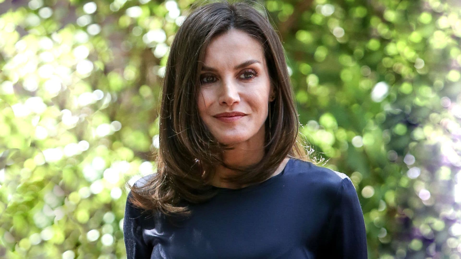 Lunares, cuero y zapatos de vinilo: El 'efecto Letizia' llega a Zara esta temporada