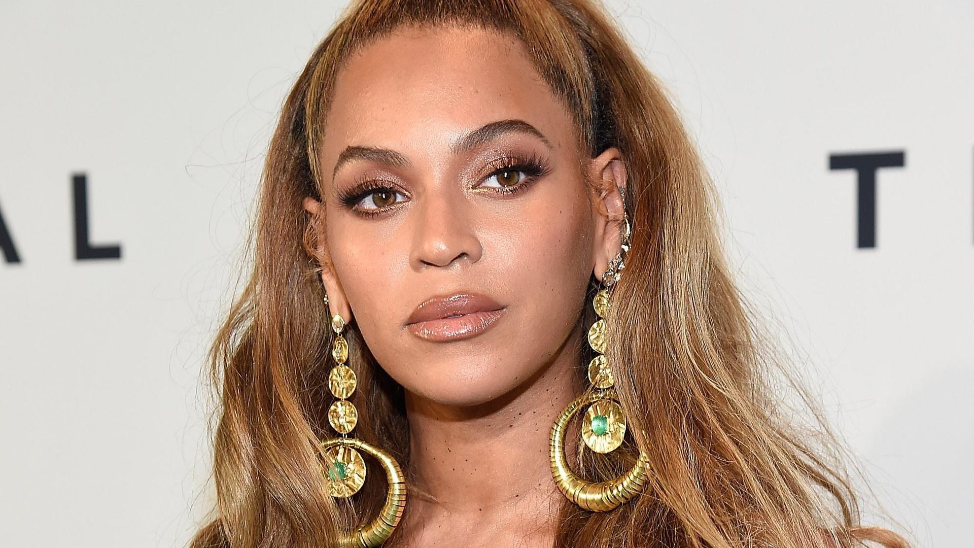 Beyoncé nos enseña cómo triunfar con el 'highlighter'