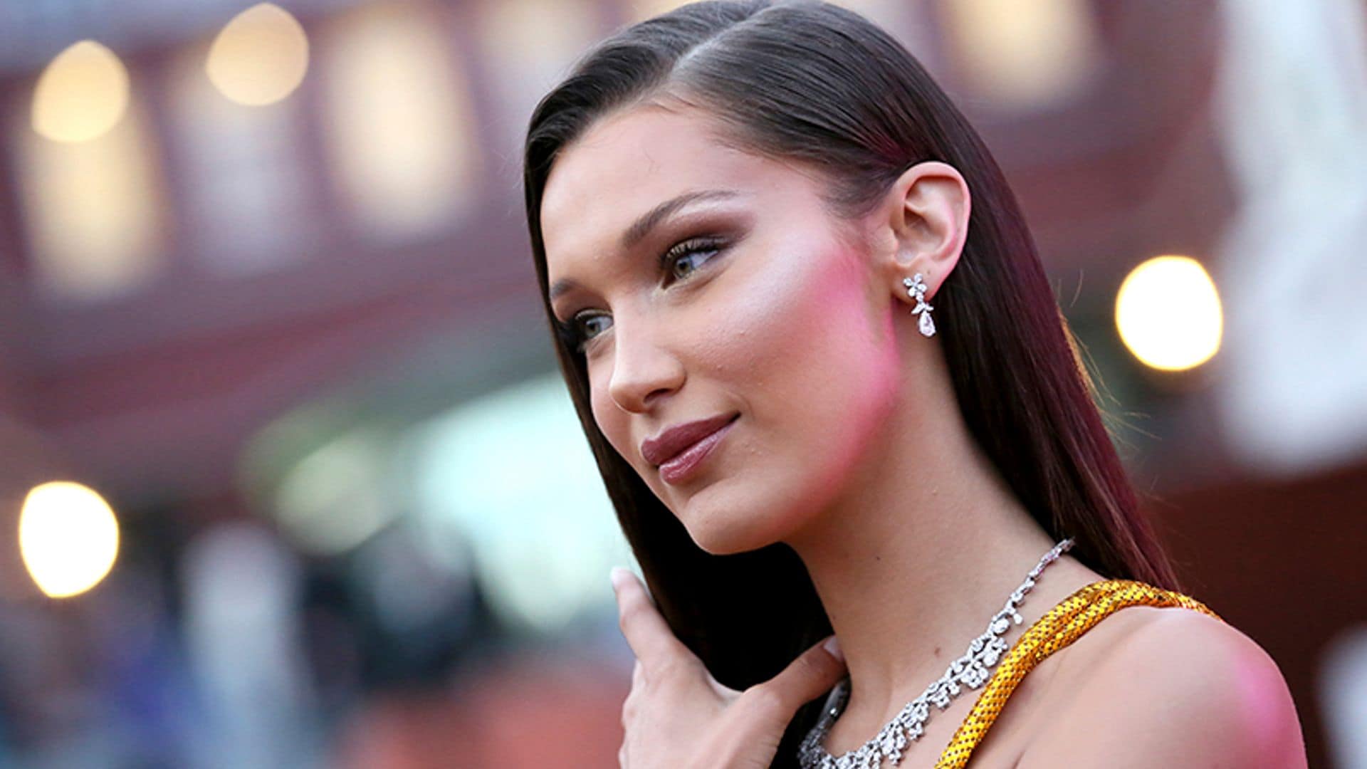 Bella Hadid y el relevo del 'contouring': cómo afinar la nariz en dos gestos