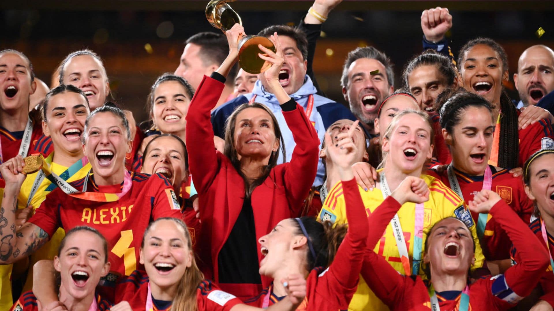 La reina Letizia y la infanta Sofía celebran por todo lo alto con las jugadoras la conquista del Mundial