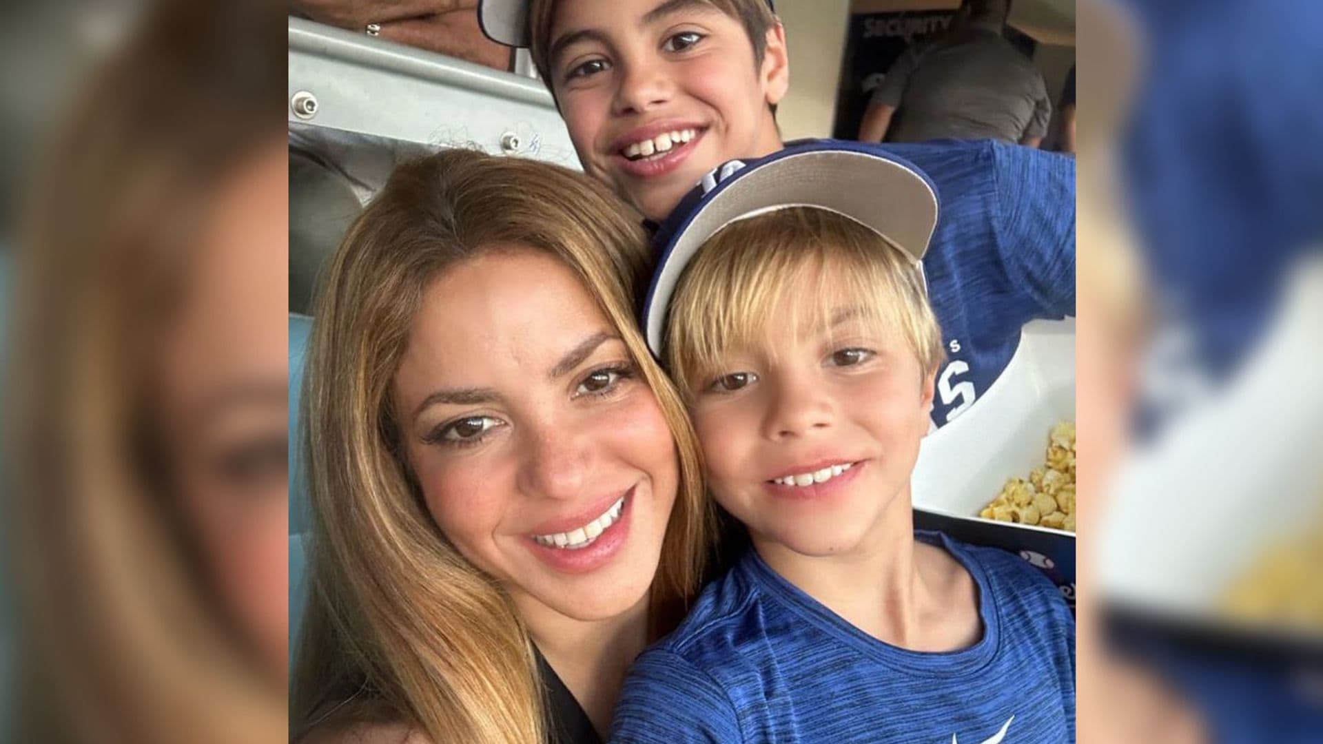 No te pierdas a Shakira cantando a pleno pulmón una ranchera con sus hijos en un partido de béisbol