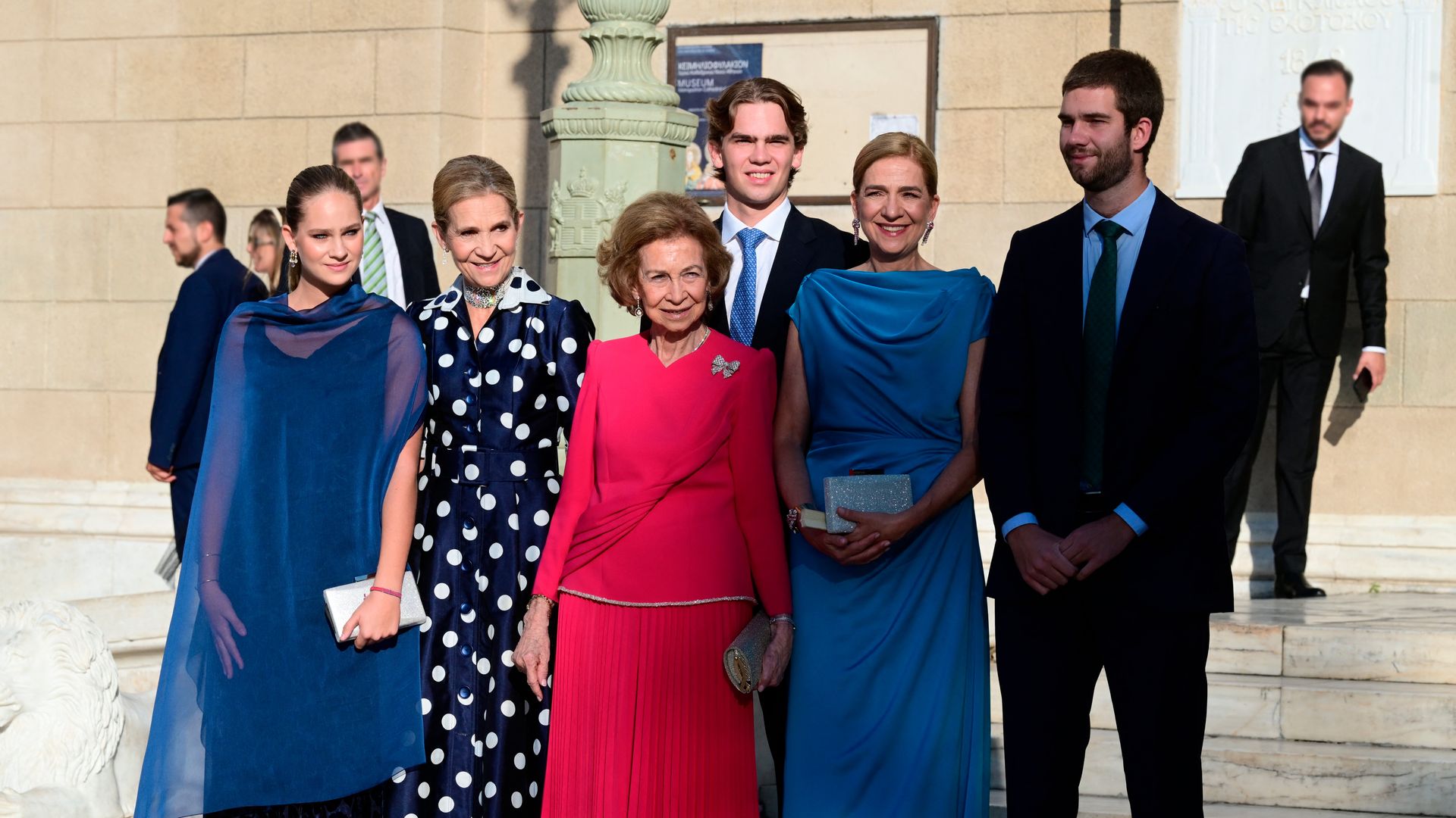 La felicidad de la reina Sofía junto a sus hijas y sus nietos, Irene, Miguel y Juan, en la boda de Teodora de Grecia