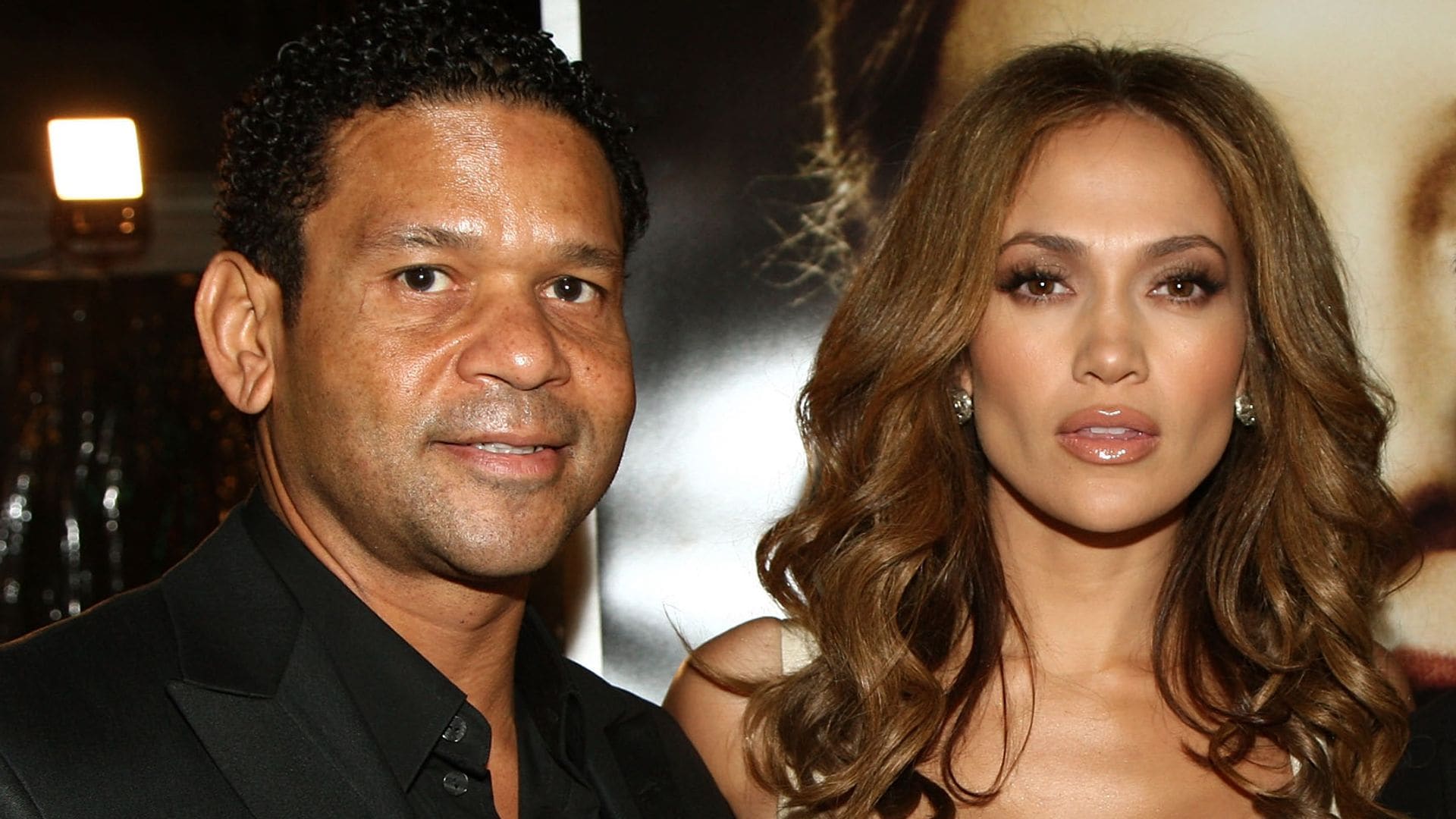 Jennifer Lopez y Benny Medina en un estreno en Westwood en diciembre de 2008