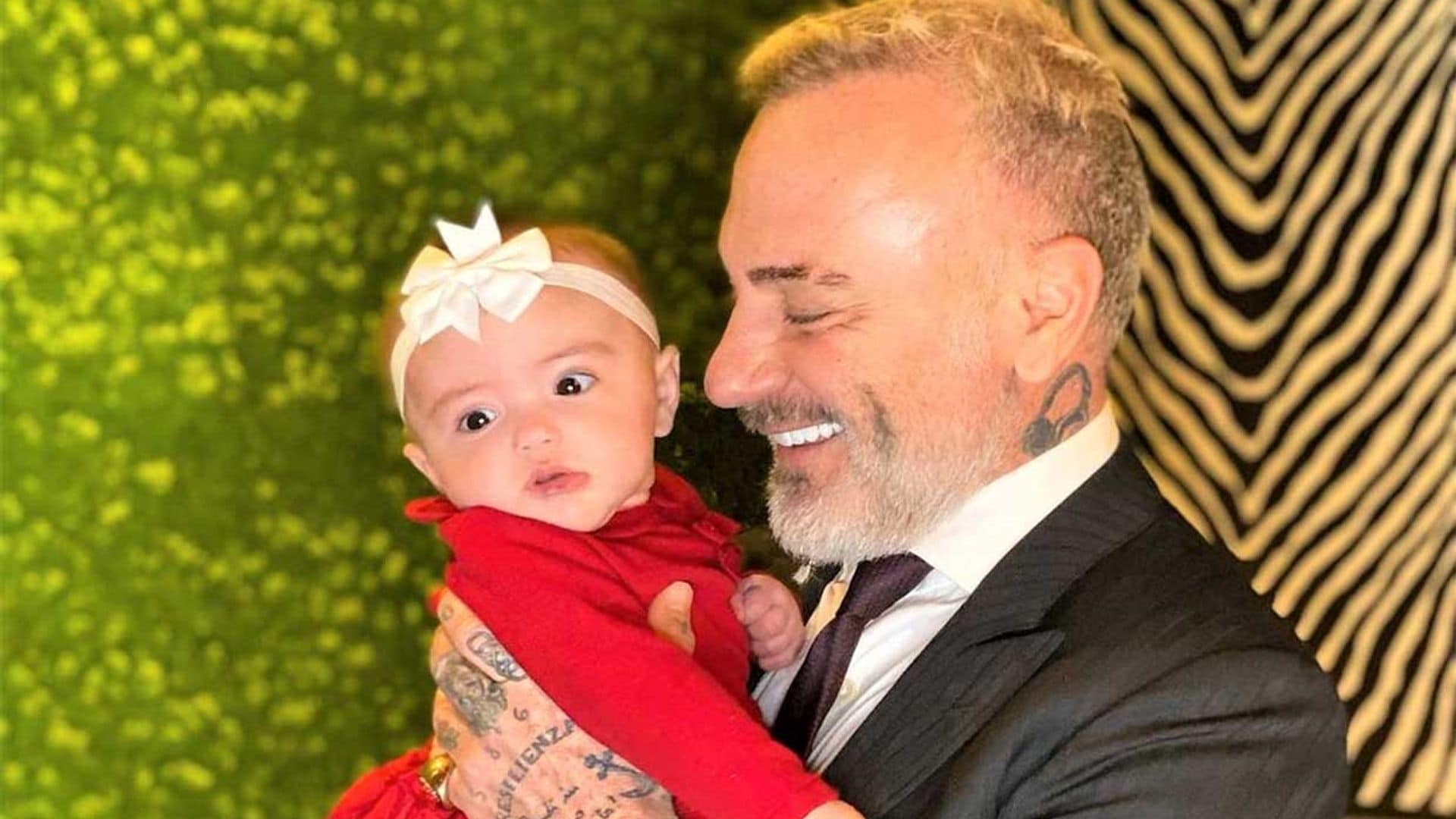 ¡Vestidos de hadas y cantando villancicos! Gianluca Vacchi y su hija Blu dan la bienvenida a la Navidad en Milán