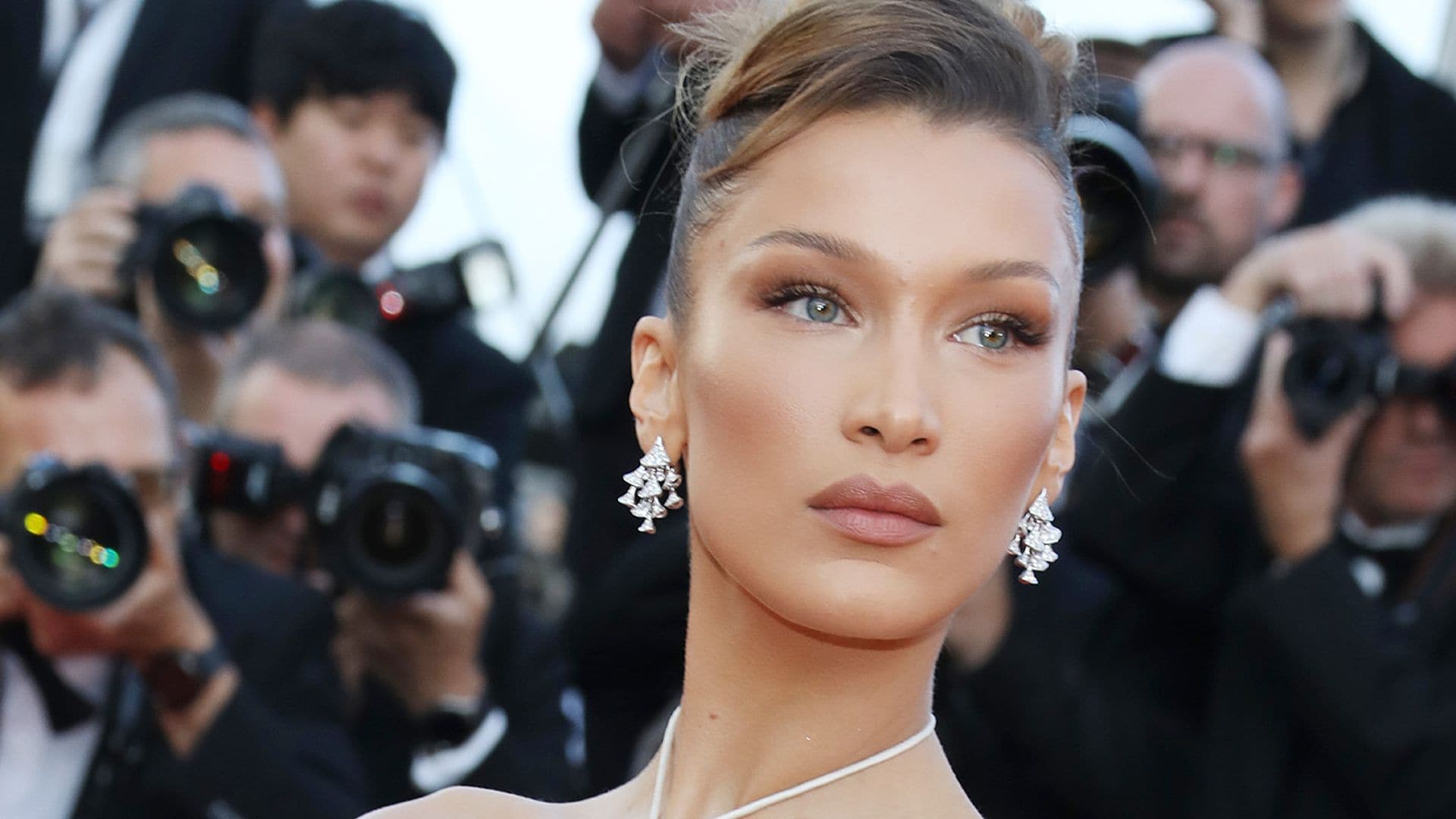 Sin maquillaje y con el pelo revuelto: Bella Hadid causa furor con estas fotos