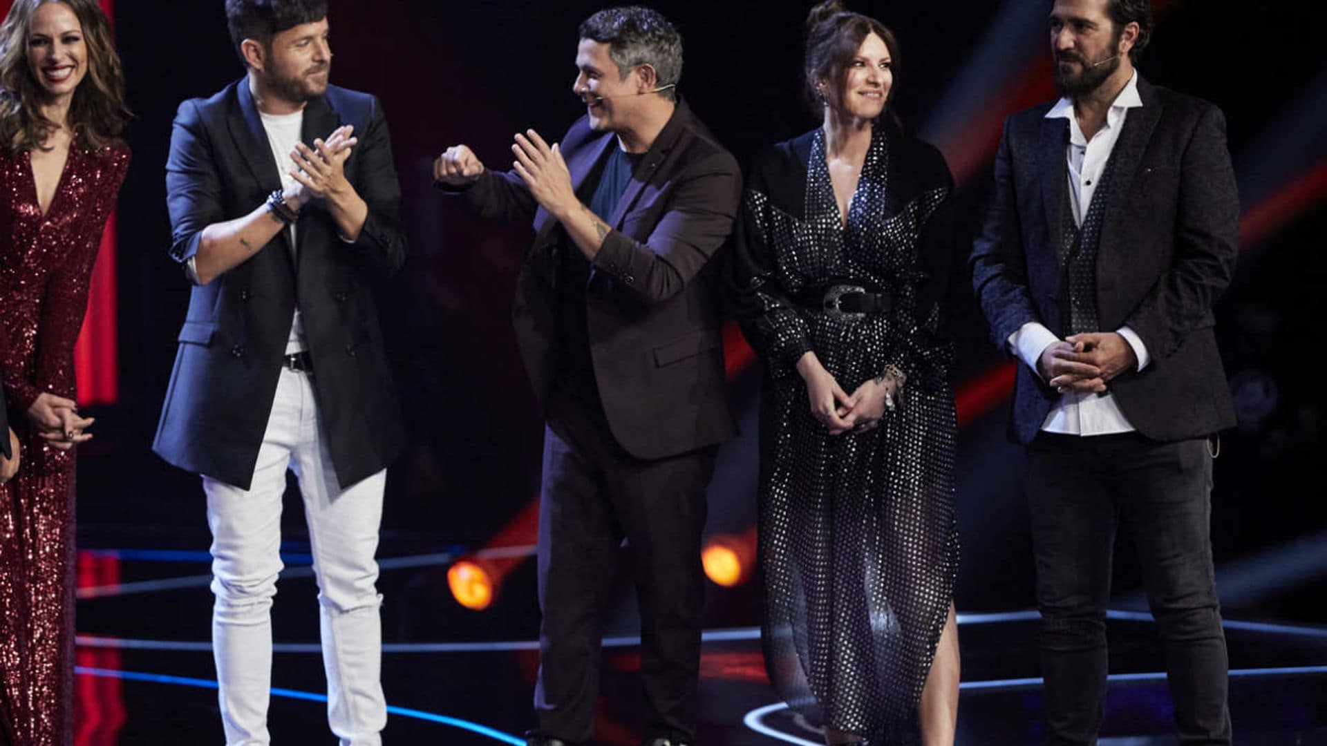 Laura Pausini, Pablo López, Antonio y Alejandro, emocionados tras recibir una sorpresa en 'La Voz'