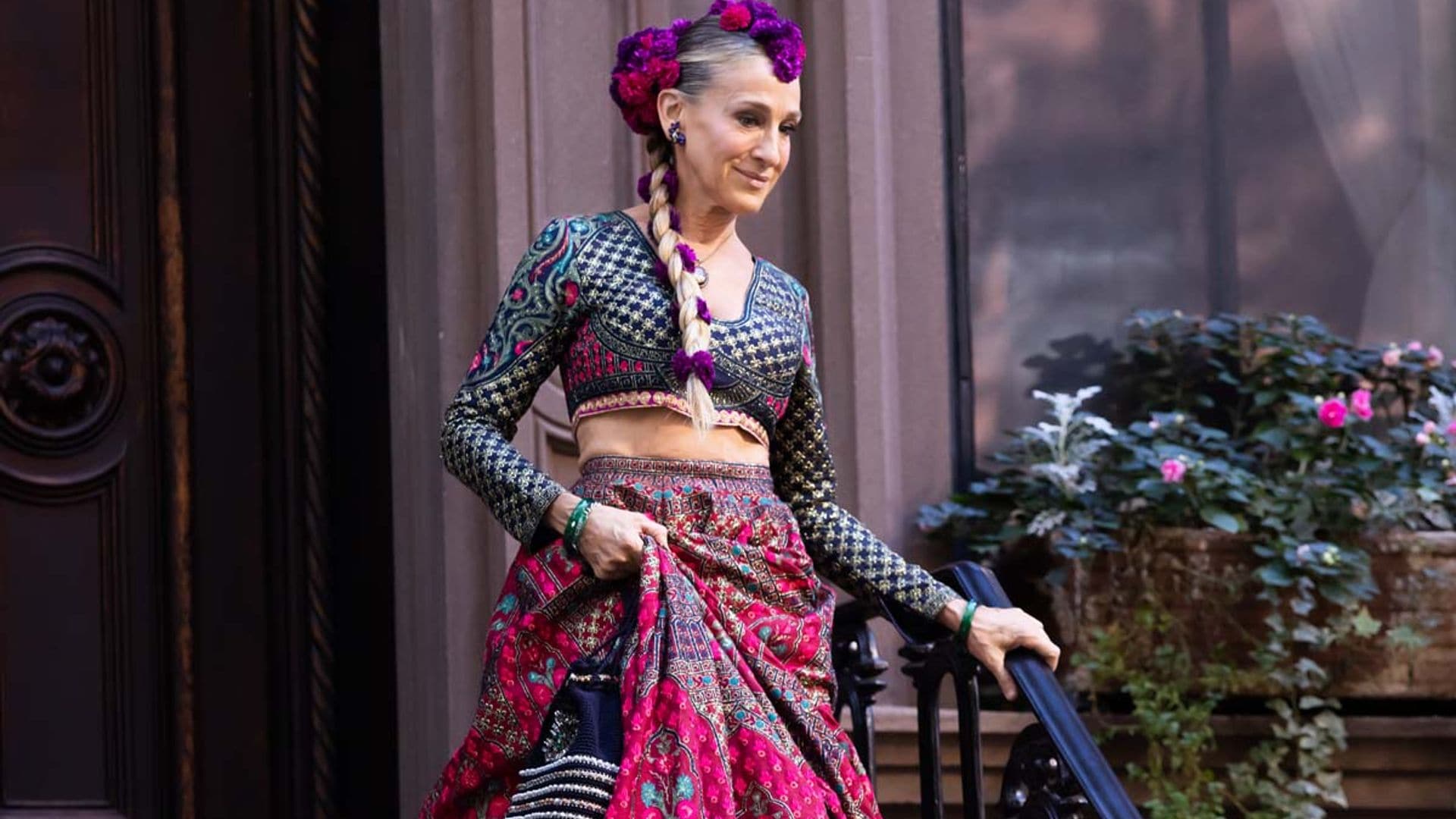 Nuevas imágenes de 'And Just Like That' revelan que el vestuario de Carrie Bradshaw es alucinante