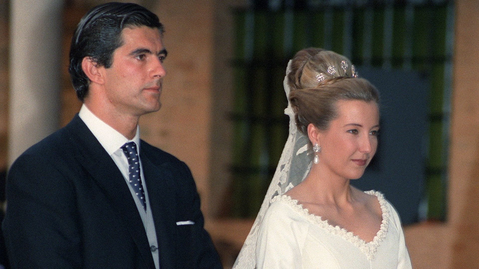 Un innovador corsé y tiara con historia: así fue el look de novia de Cristina de Borbón-Dos Sicilias