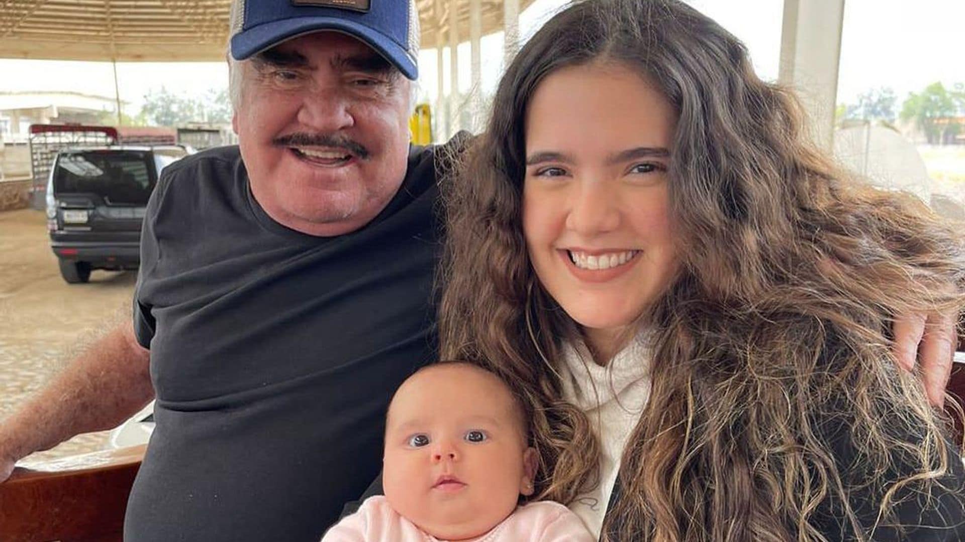 Camila Fernández asegura que su abuelo, Vicente Fernández, se le apareció a su hija