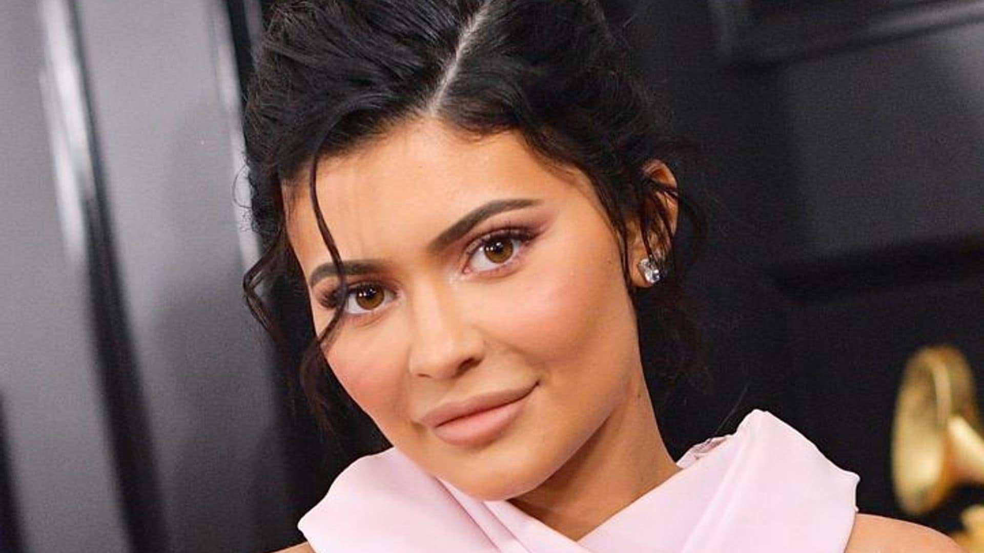 Kylie Jenner reparte amor y llora al donar $250k a mamá e hija