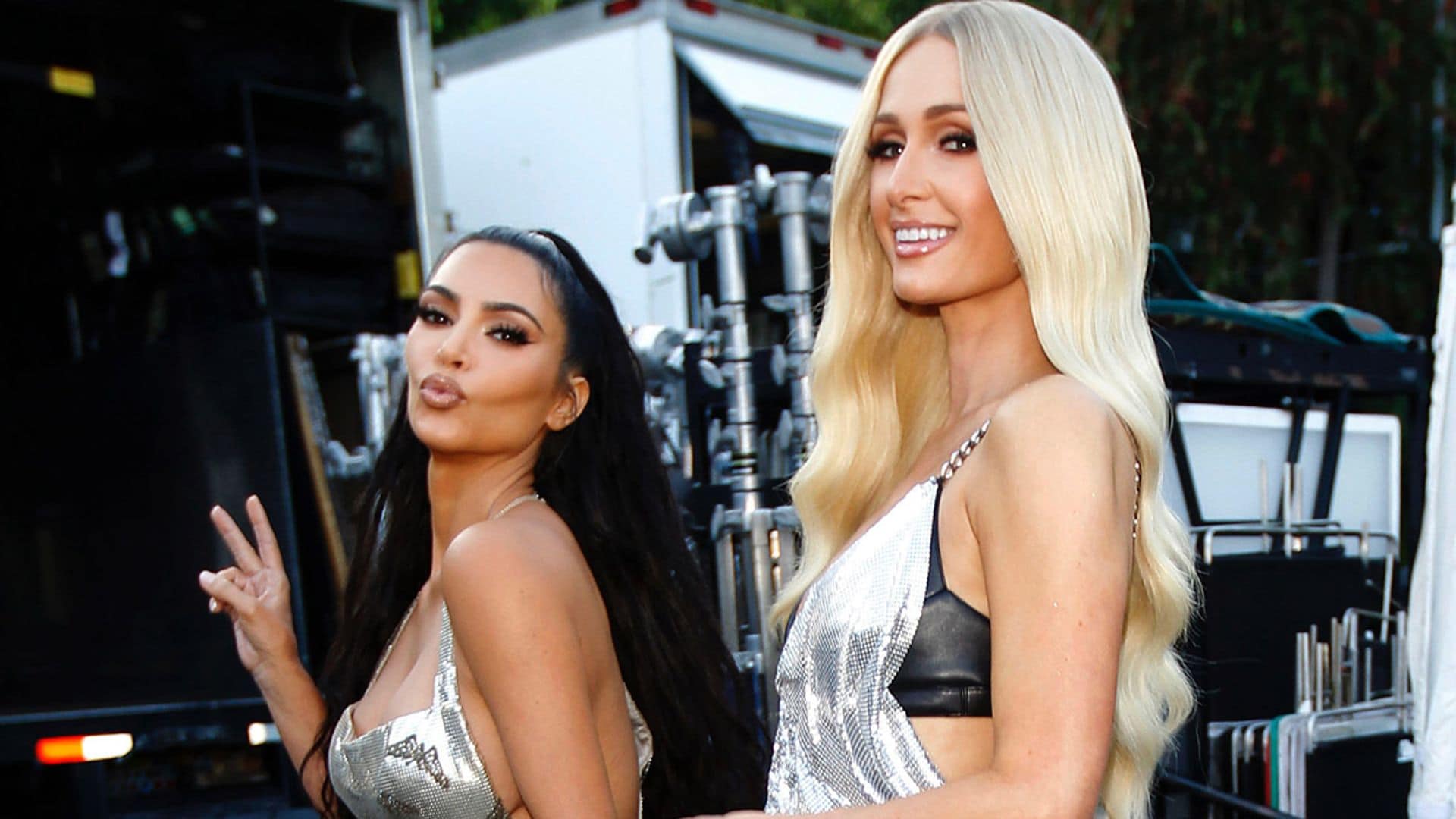 La impresionante fiesta navideña que ha unido a las familias de Paris Hilton y Kim Kardashian
