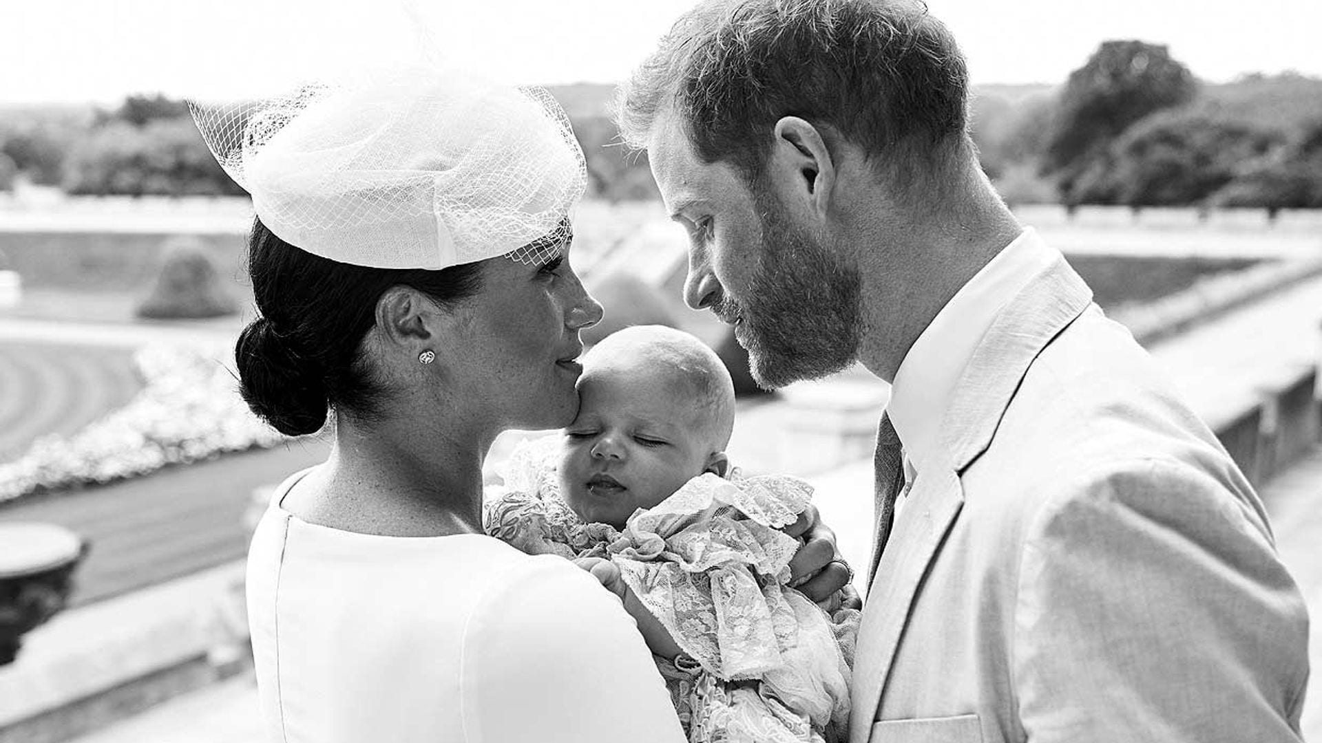 Meghan Markle felicita al príncipe Harry con el mensaje más romántico y ¡una nueva foto de Archie!