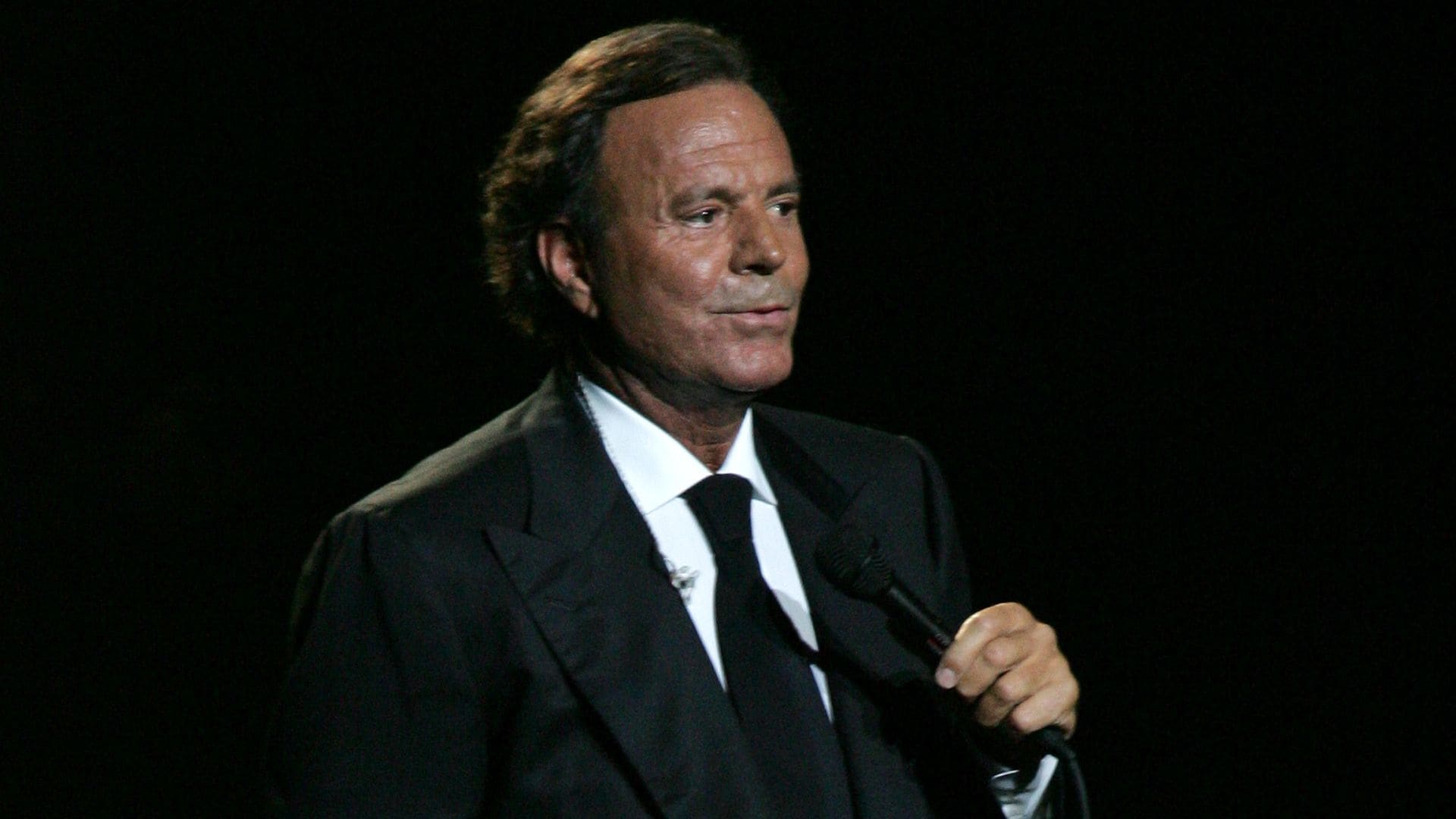 Julio Iglesias desmiente los rumores sobre su carrera: 'Me he levantado con la falsa noticia de que me retiro'