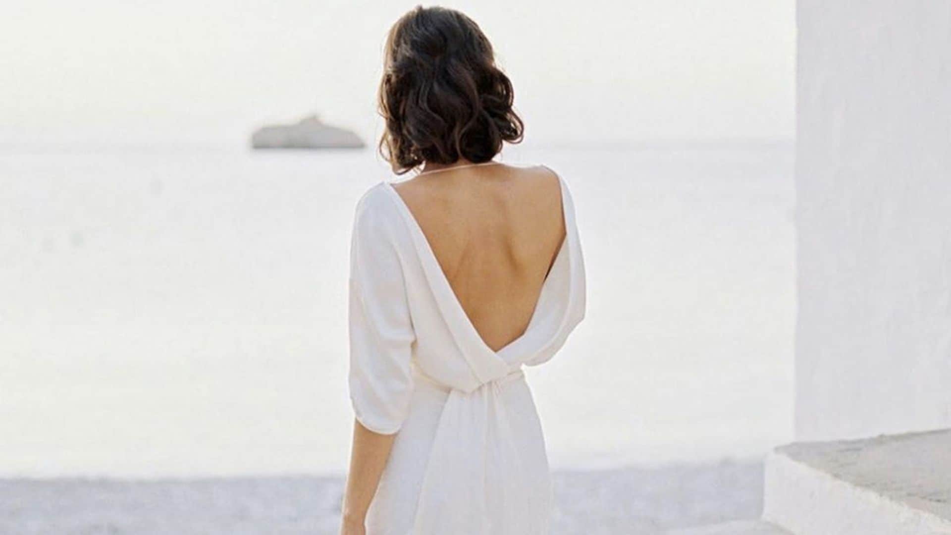 Los vestidos de novia más sencillos tienen la espalda descubierta