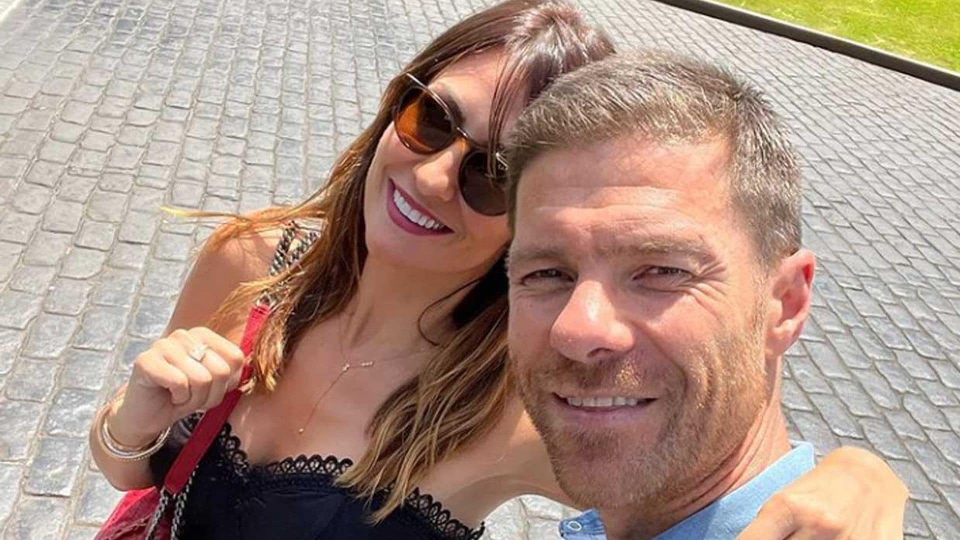 Xabi Alonso inicia nueva vida en Alemania junto a Nagore Aranburu y sus tres hijos