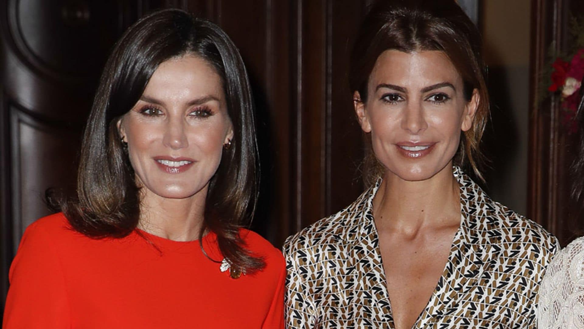 Doña Letizia vs. Juliana Awada: duelo 'made in Zara' a 10.000 km de España