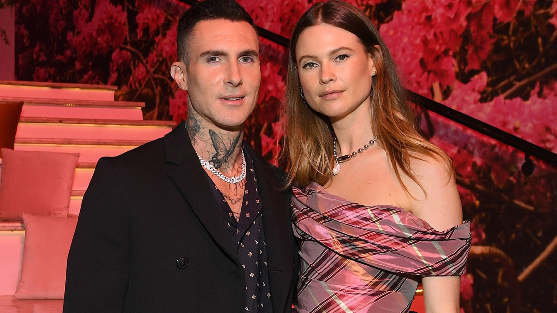 ¡Adam Levine y Behati Prinsloo están esperando su tercer hijo! Así empezó su historia de amor