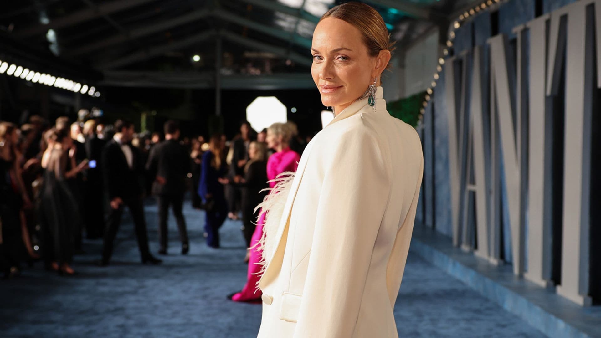 El traje de Mango con el que Amber Valletta ha sido una de las mejor vestidas en la fiesta de los Oscar