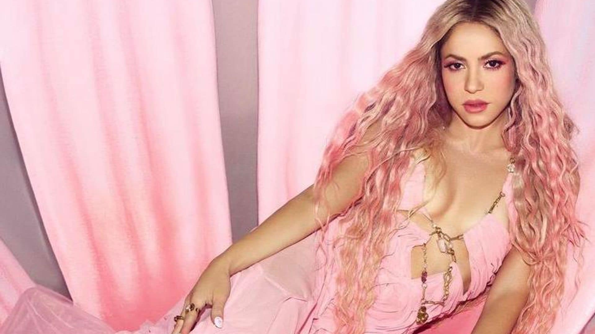 El cabello rosa está de moda y Shakira lo confirma