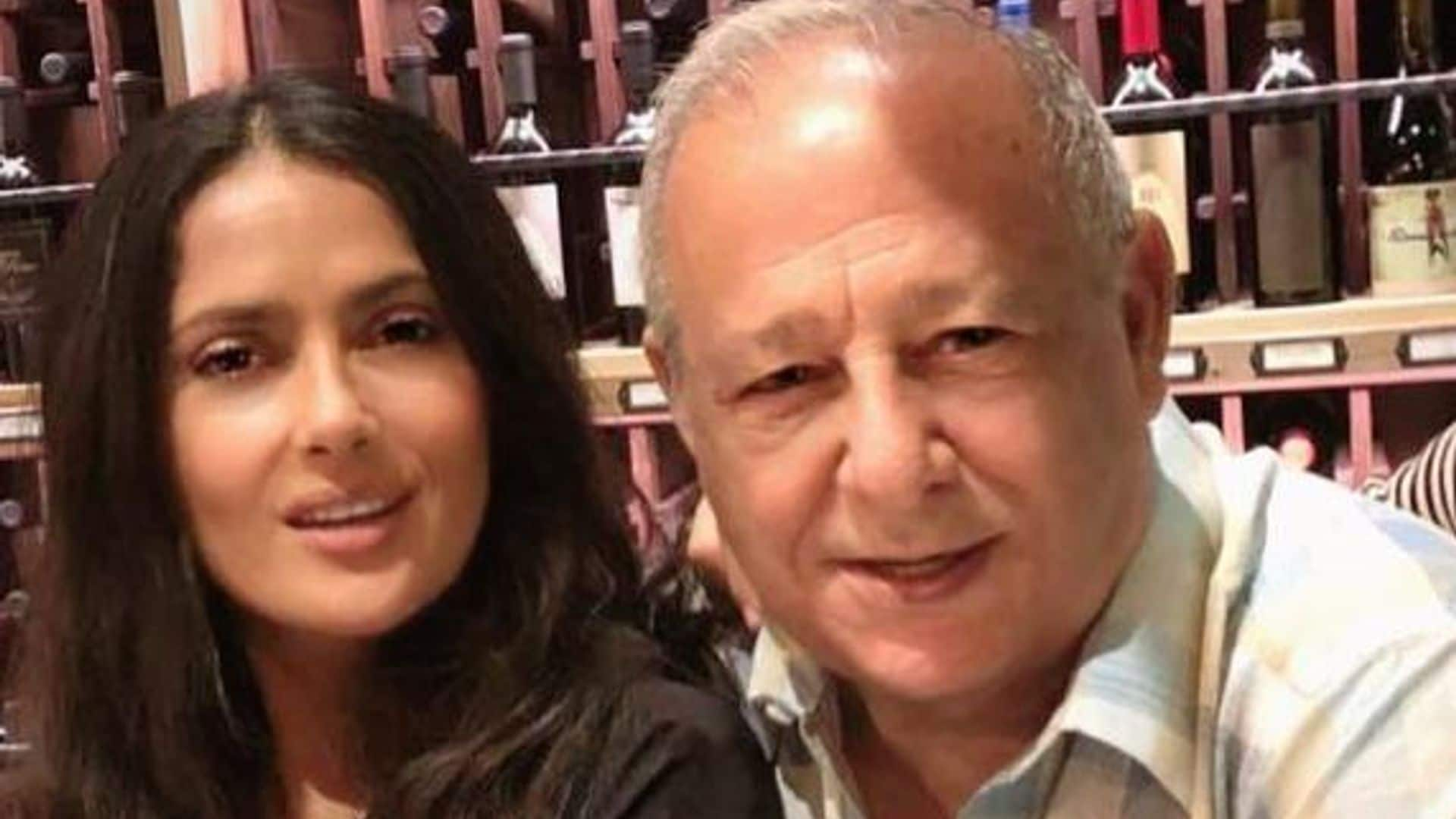 Salma Hayek celebra el cumpleaños 86 de su padre con una costumbre que divide opiniones