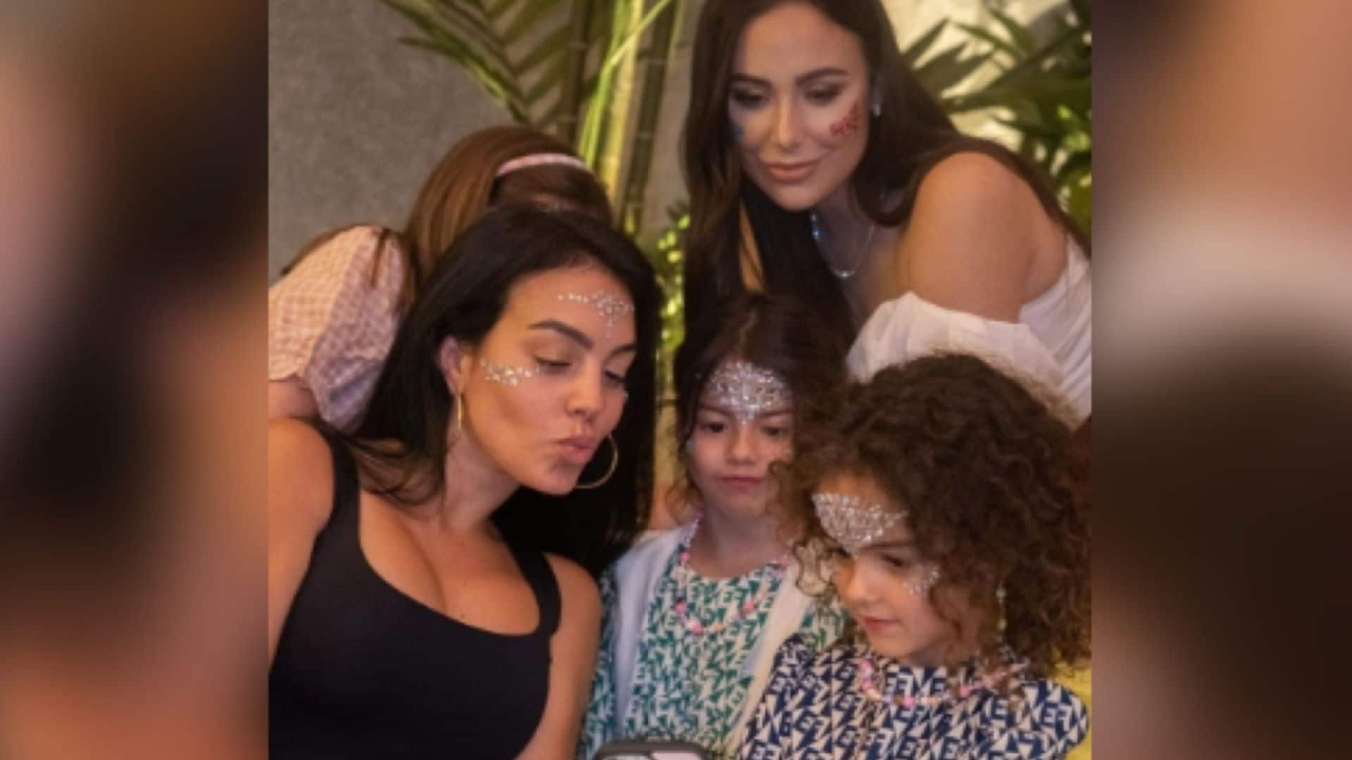 Georgina Rodríguez, una niña más en la fiesta de graduación de su hermana, Ivana