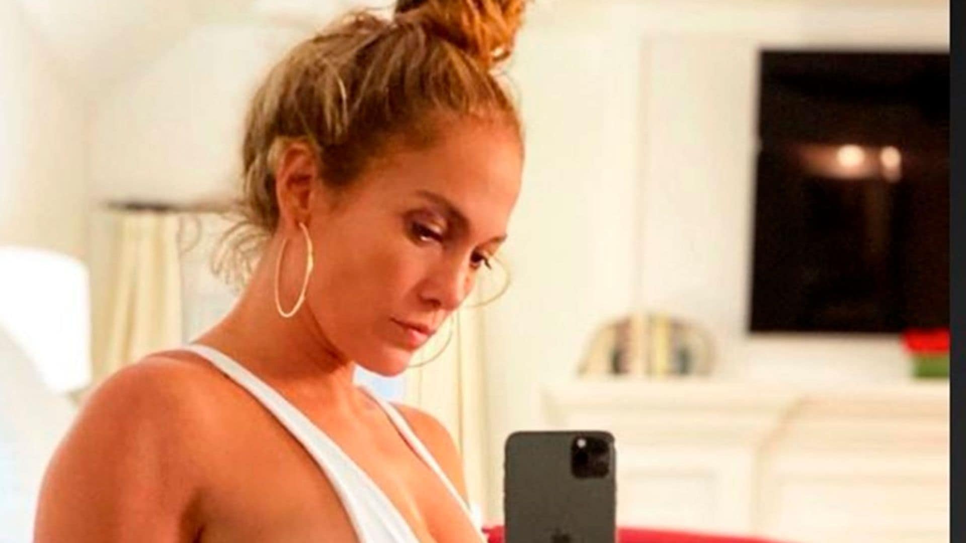 Jennifer Lopez deja a sus fans sin palabras con un 'selfie' presumiendo de tipazo ¡y de músculos!