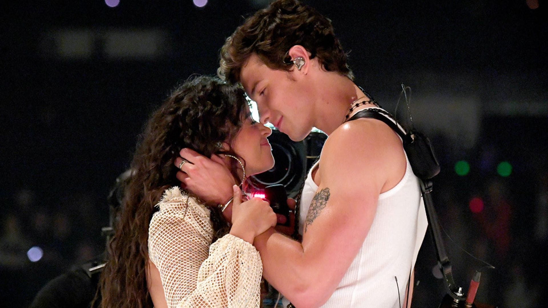 ¡Wow! Camila Cabello presume de curvas en bikini tras su apasionado reencuentro con Shawn Mendes