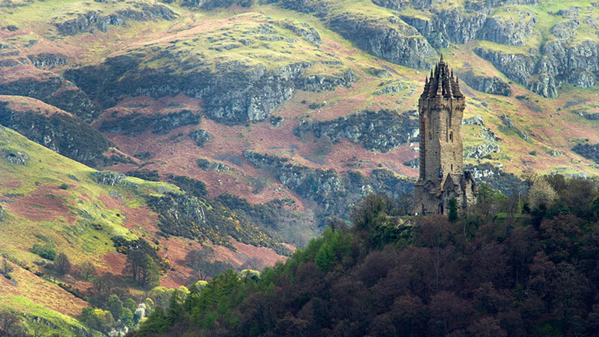 De castillos, fantasmas y monstruos por Escocia