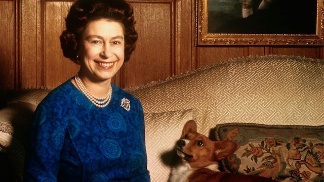 queen elizabeth ii with corgi