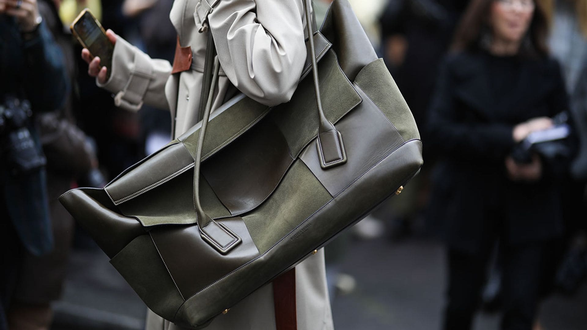 10 diseños perfectos para chicas que no pueden vivir sin bolsos grandes