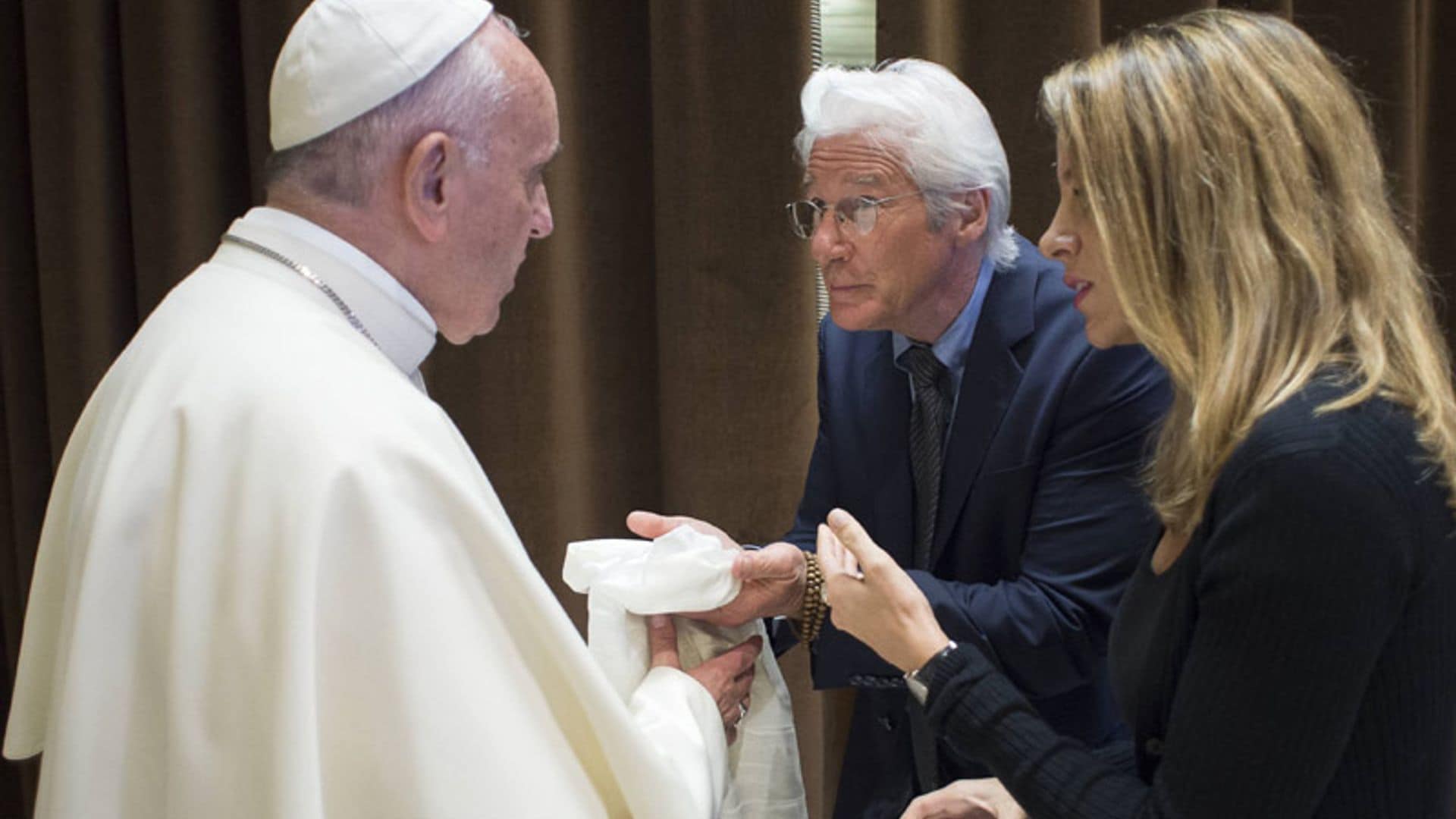 Exclusiva: El regalo, cargado de simbolismo, que Richard Gere le entregó al Papa Francisco