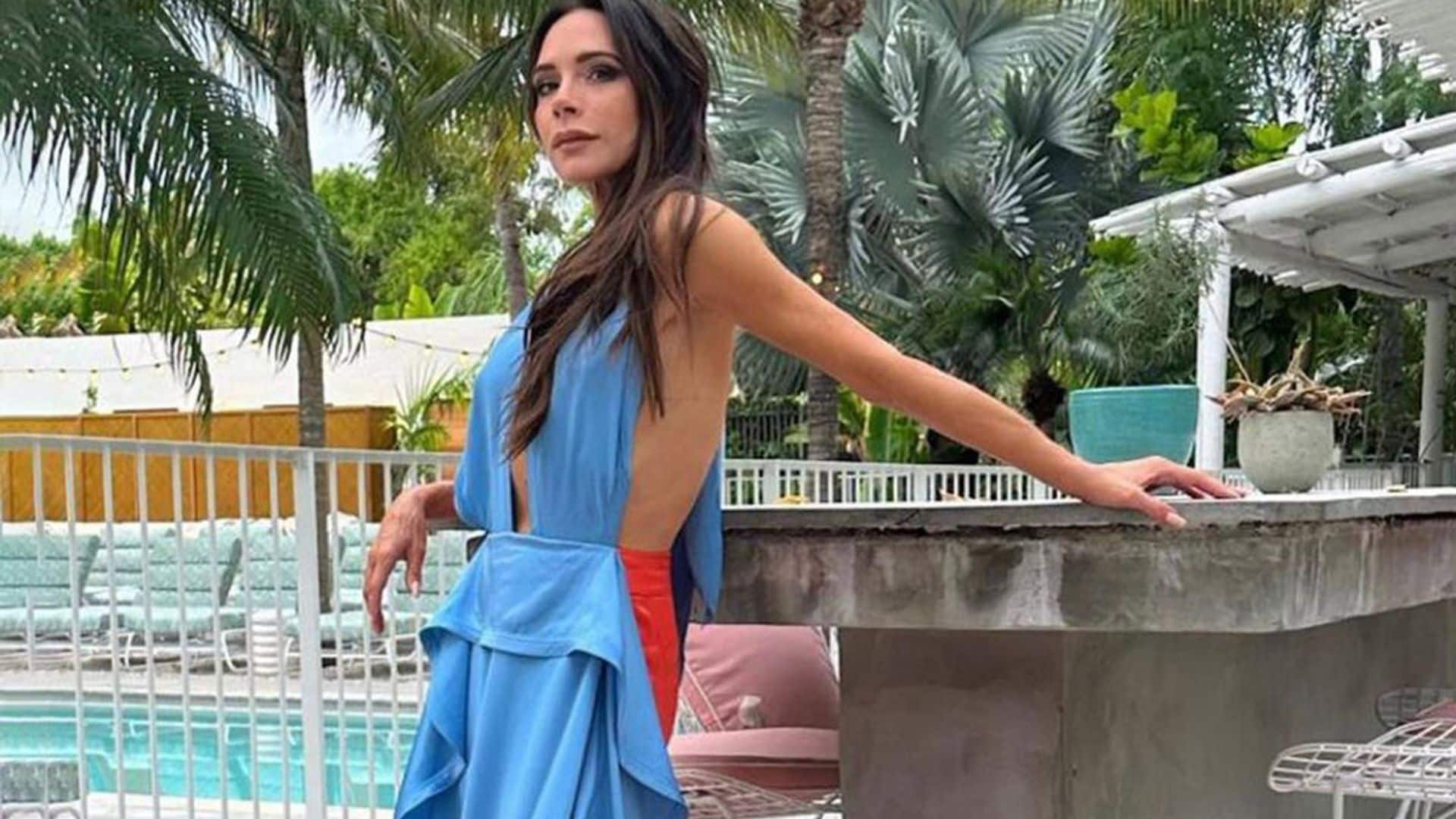 El inesperado look de Victoria Beckham para un día en la piscina