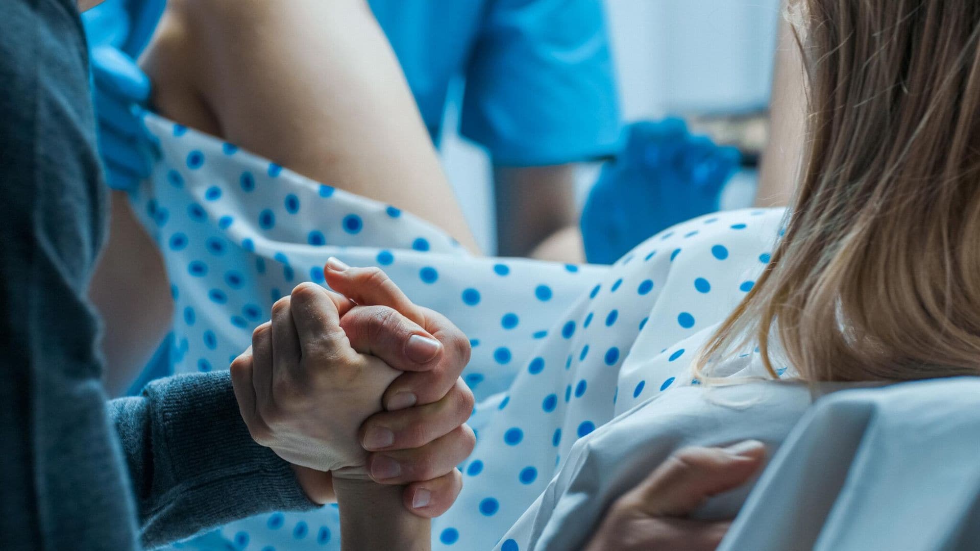 mujer pariendo en hospital