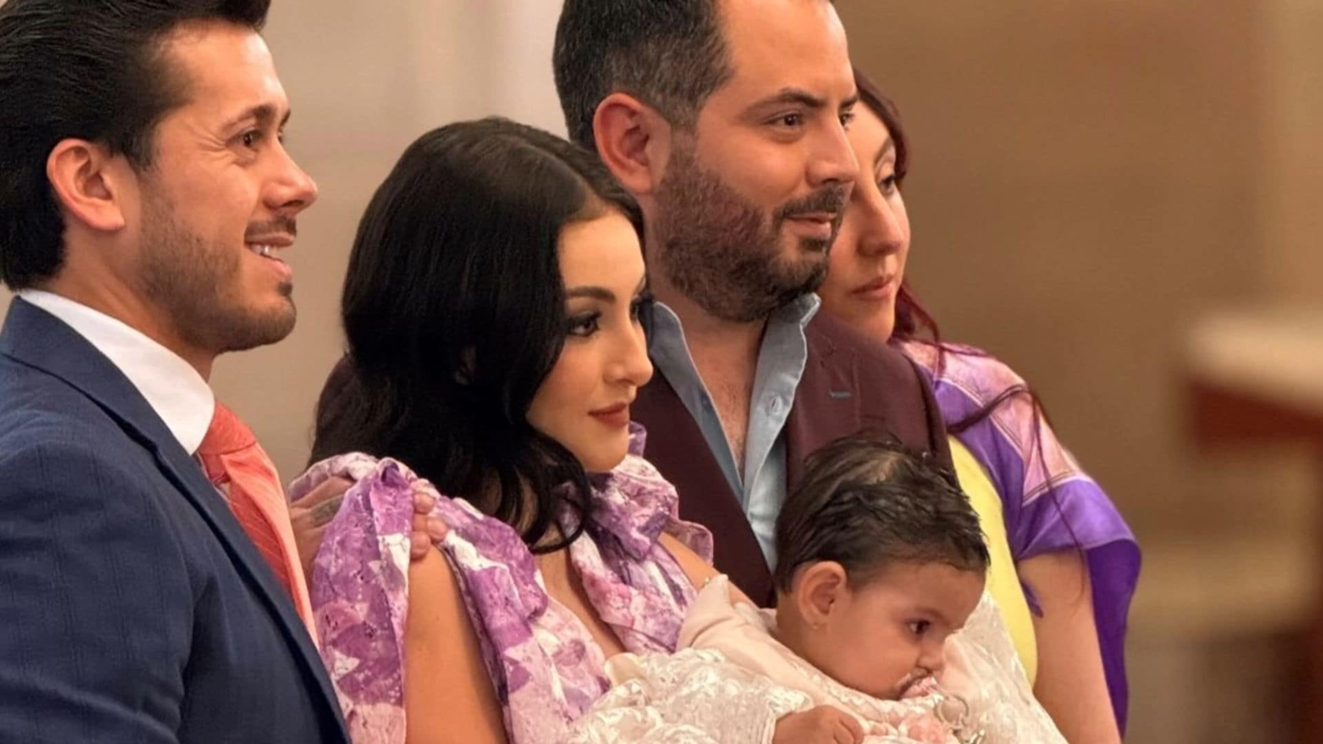 Sin los Derbez, José Eduardo y Paola Dalay celebran el bautizo de su hija Tessa