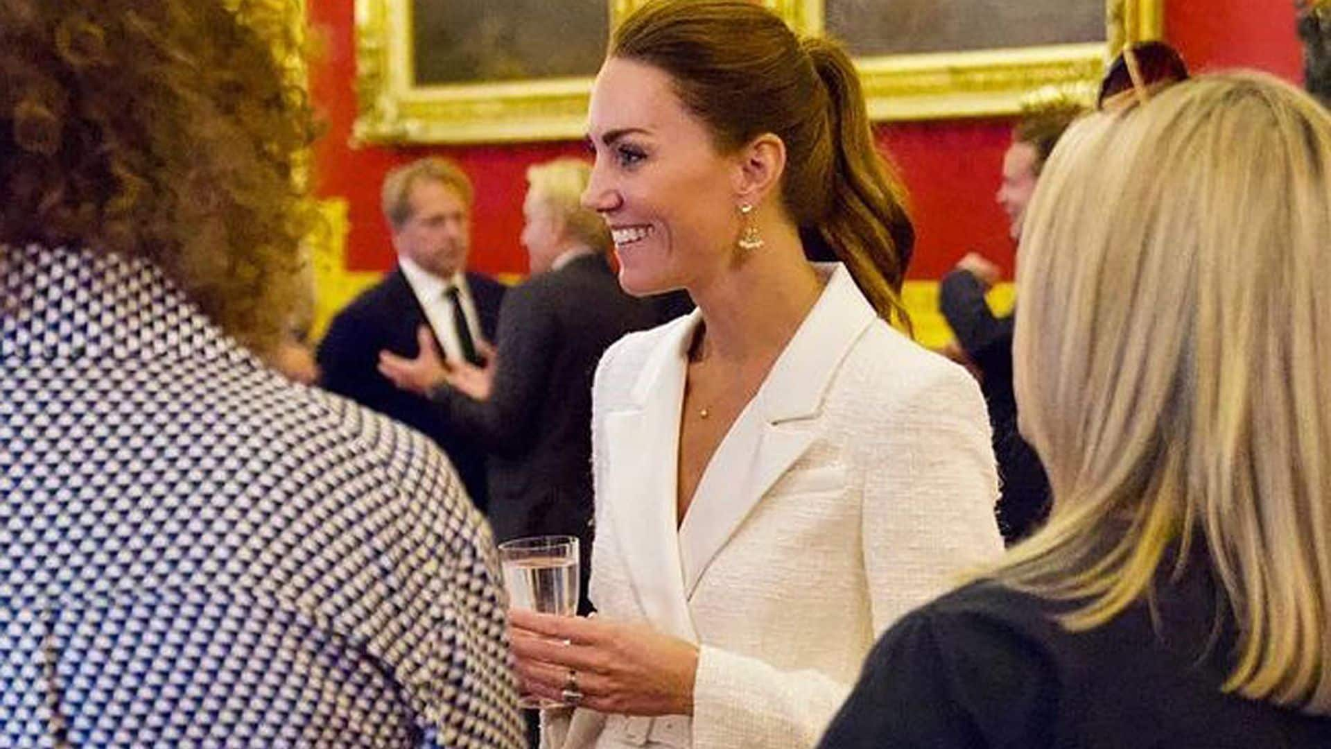 Kate Middleton conecta con doña Letizia gracias a su romántico look 'bailarina'