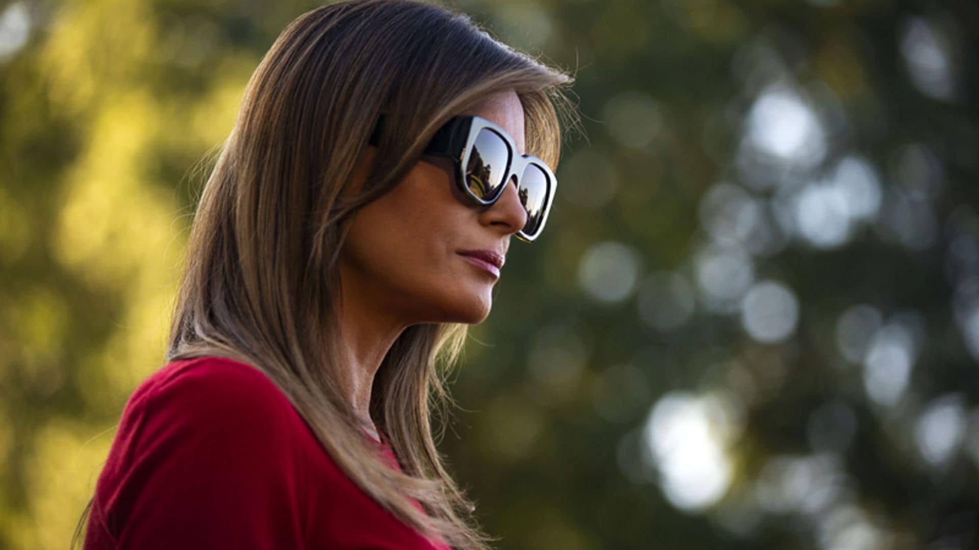 El día que Melania Trump se convirtió en la Primera Dama de los zapatos de papel