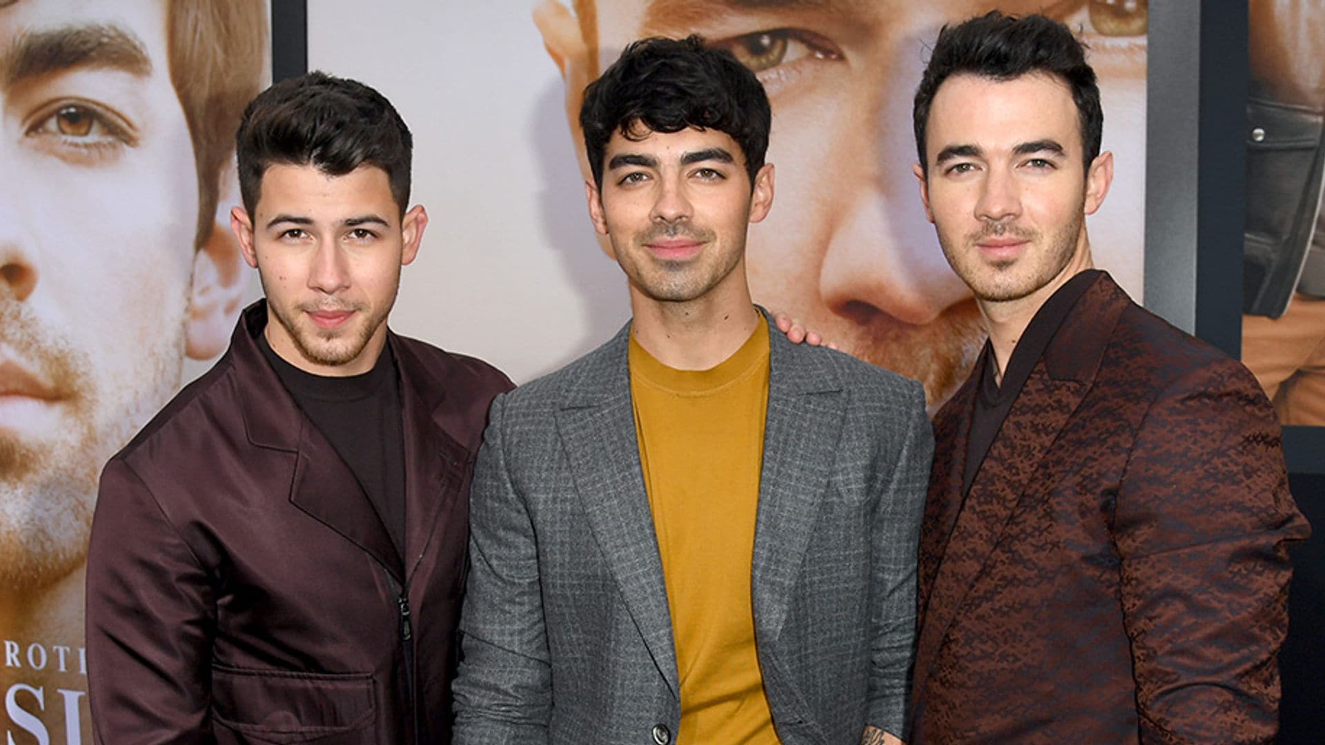 ¡Más tropicales que nunca! Los Jonas Brothers bailan ‘Conga’ al ritmo de Gloria Estefan