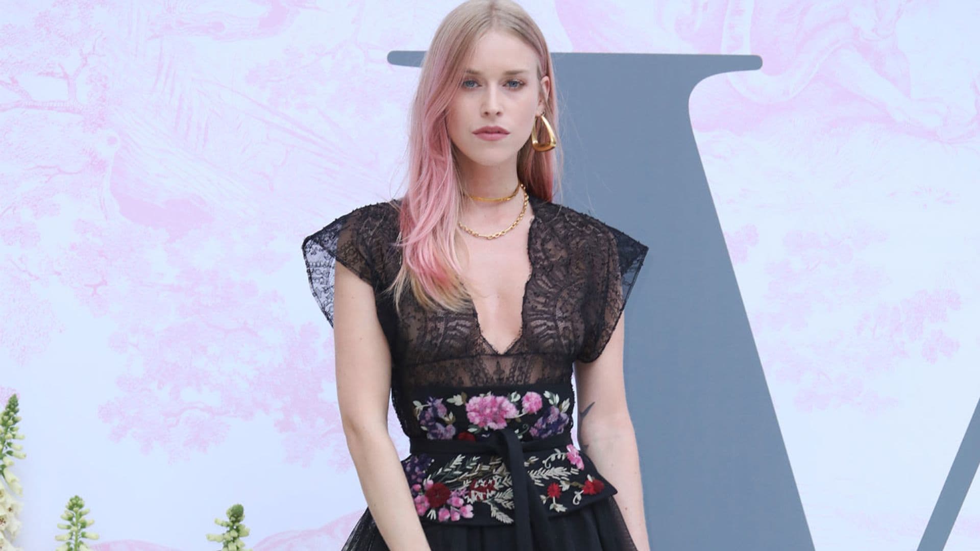 ¡Fiesta de verano! Lady Amelia Windsor y Mary Charteris, o cómo acertar con vestidos opuestos