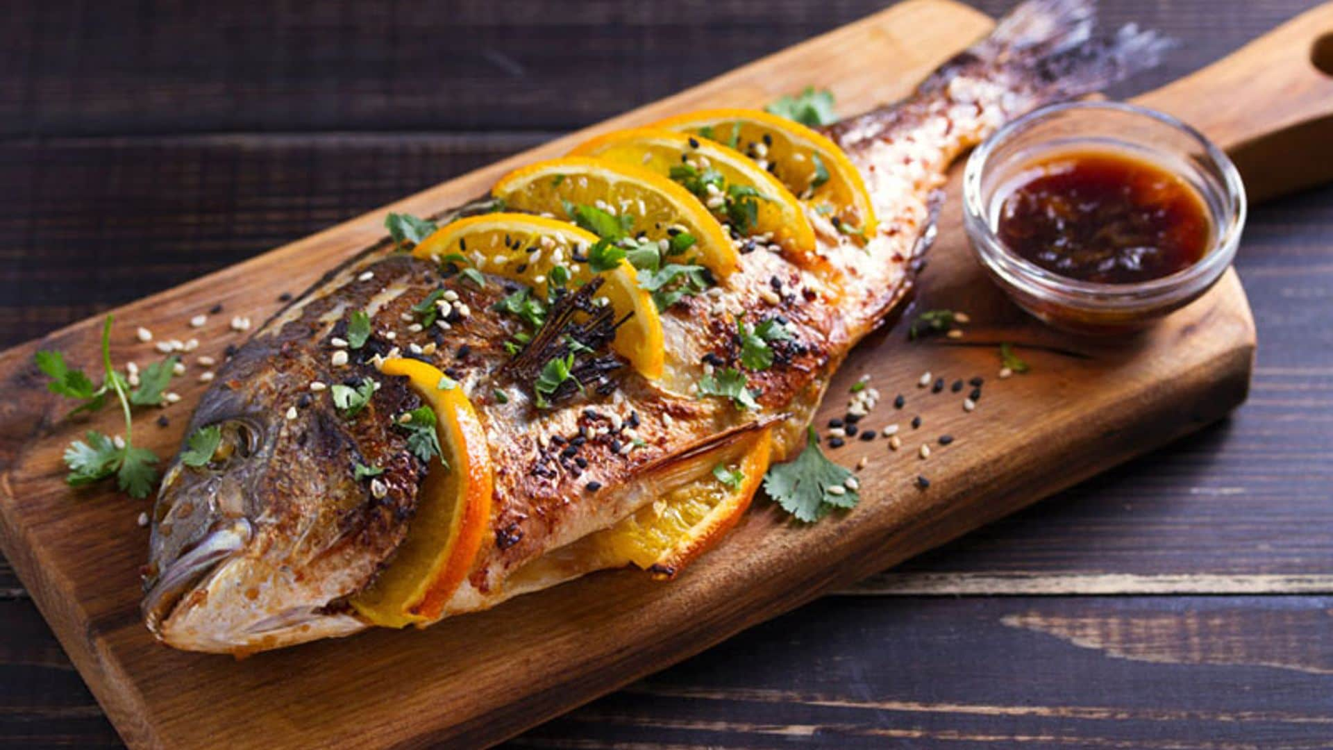 Dorada a la naranja con jengibre, sésamo y cilantro