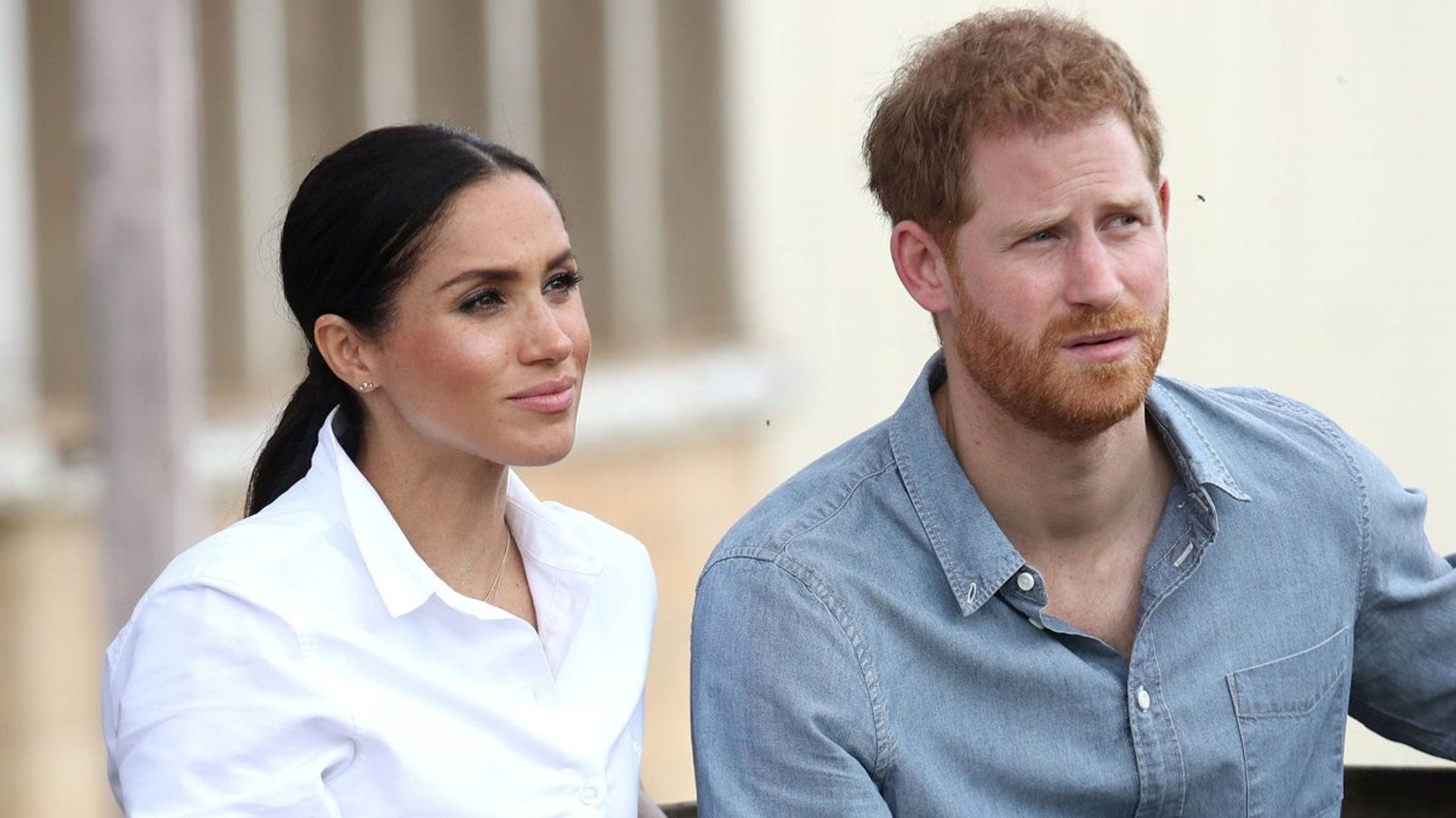 El príncipe Harry disfruta de Hollywood en un bus turístico, mientras Meghan libra otra batalla con Buckingham