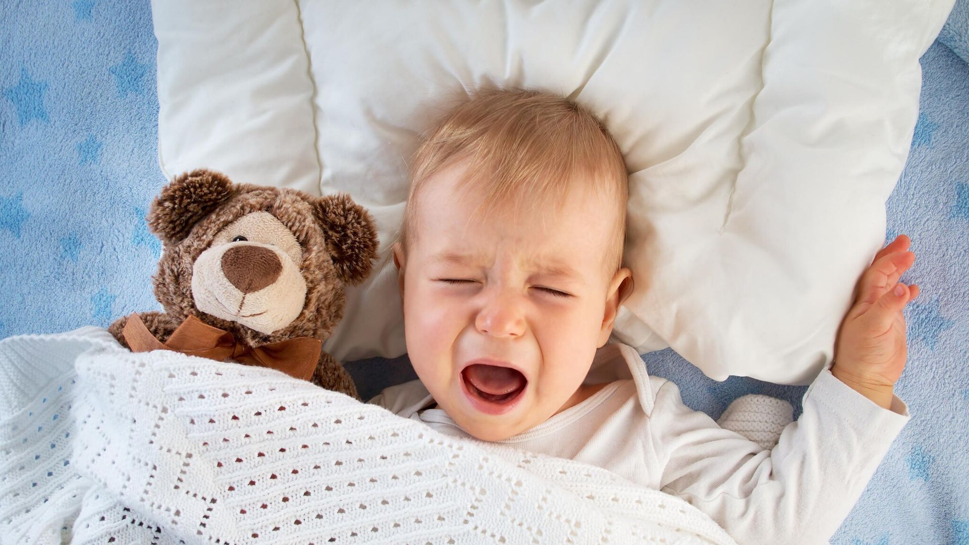 ¿Tu hijo se despierta sobresaltado en medio de la noche? Así puedes calmarlo